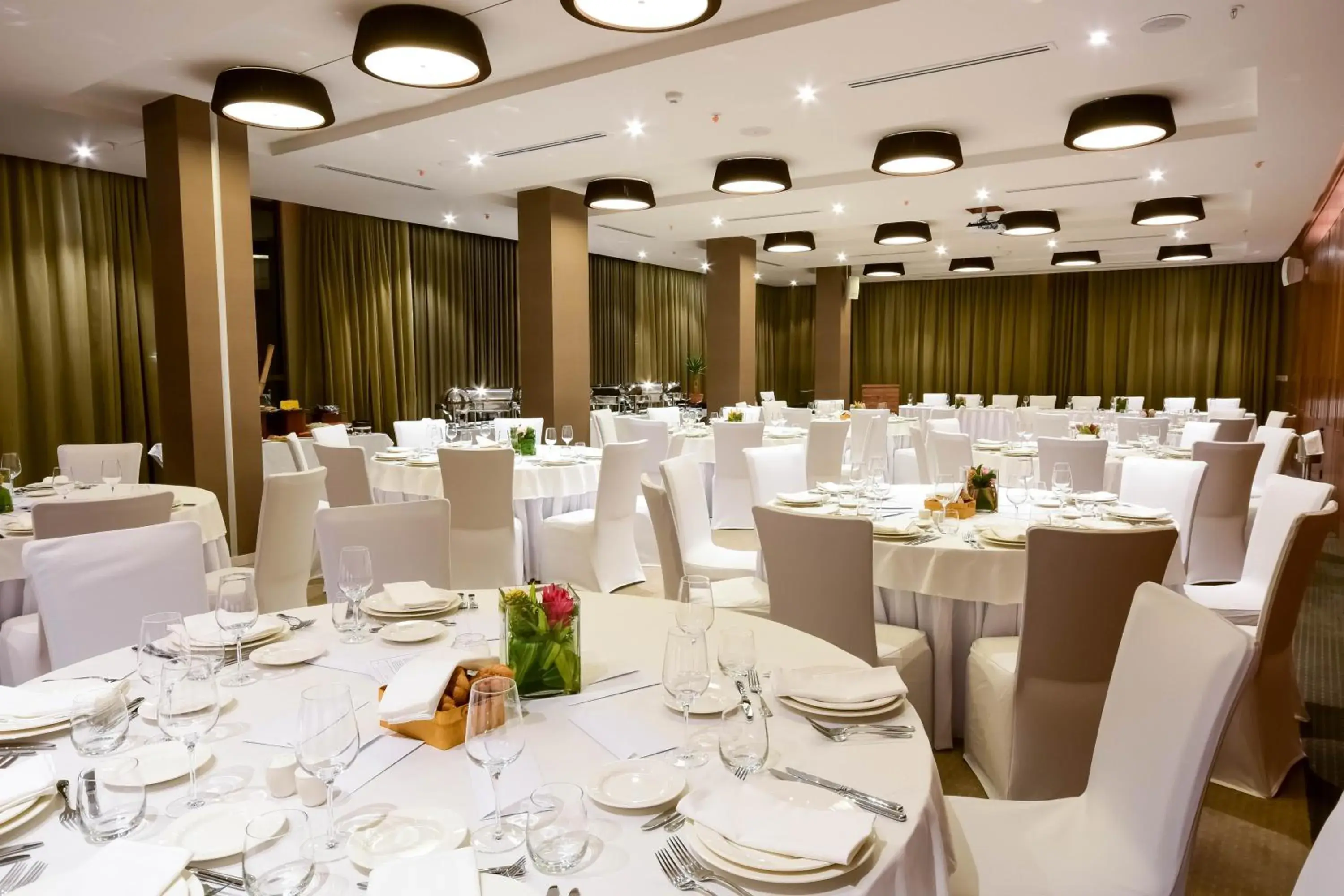 Banquet/Function facilities, Banquet Facilities in Hotel 2 Fevrier, Lom