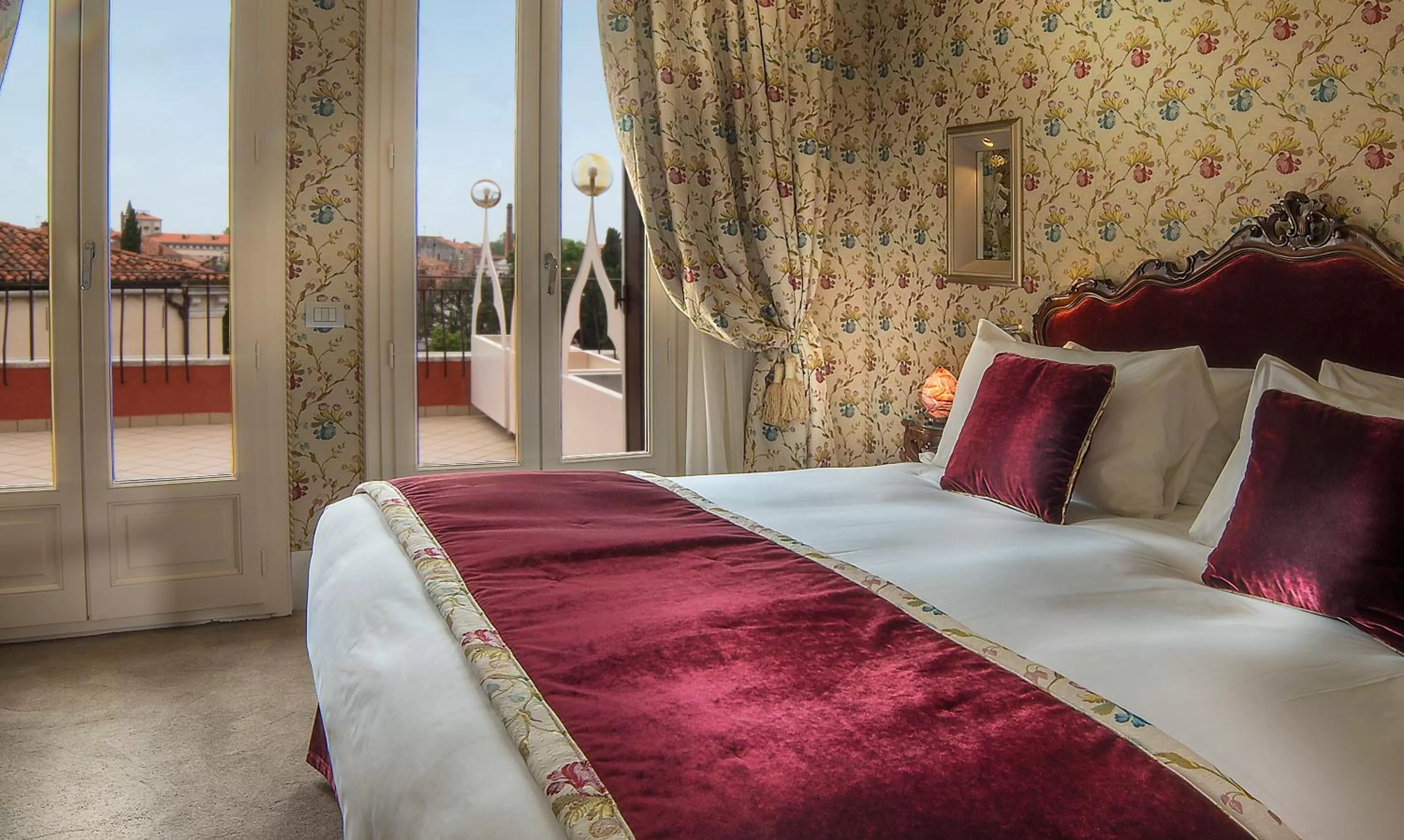 Photo of the whole room, Bed in Papadopoli Hotel Venezia - MGallery Collection