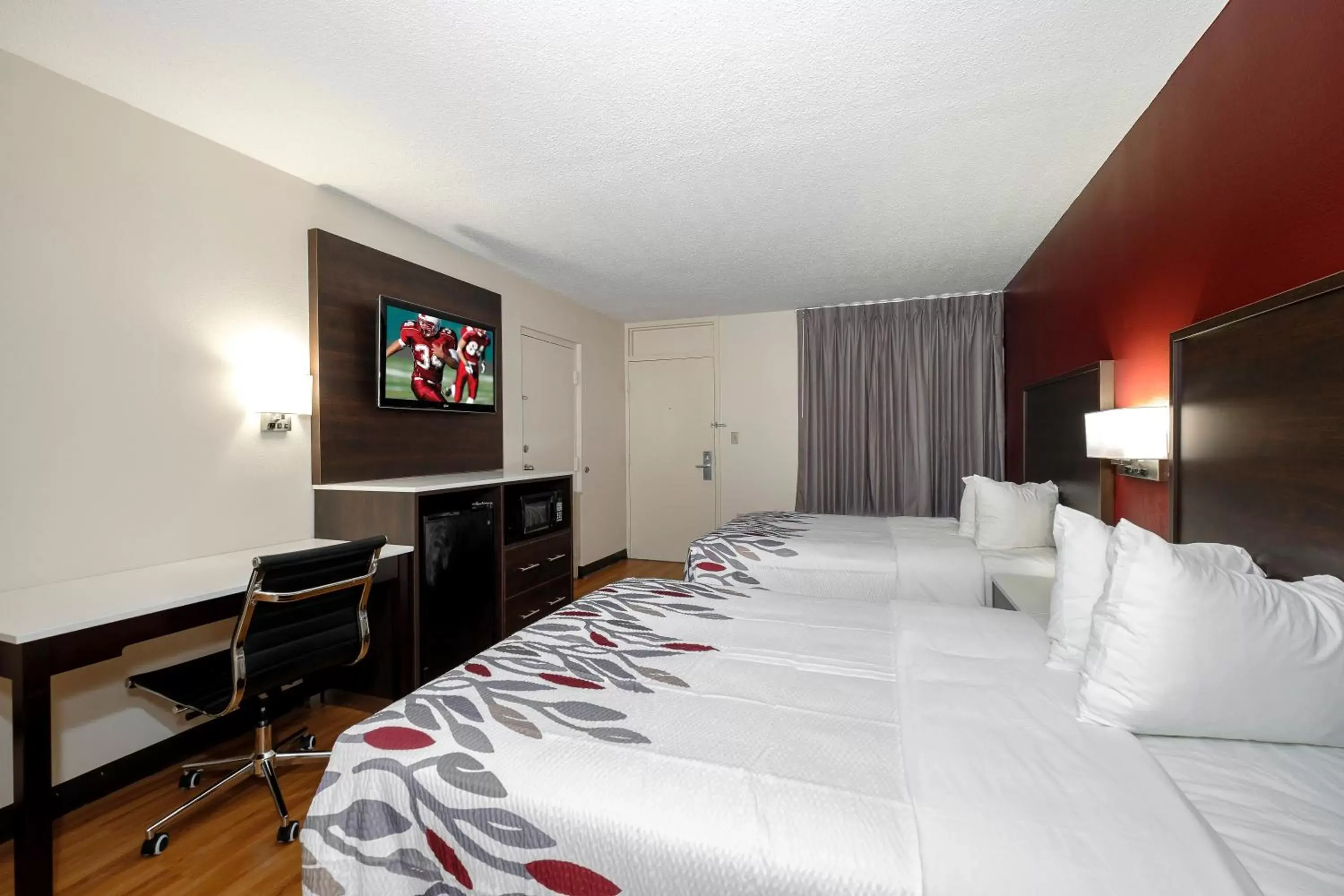 Photo of the whole room, Bed in Red Roof Inn Gadsden Photo of the whole room, Bed in Red Roof Inn Gadsden