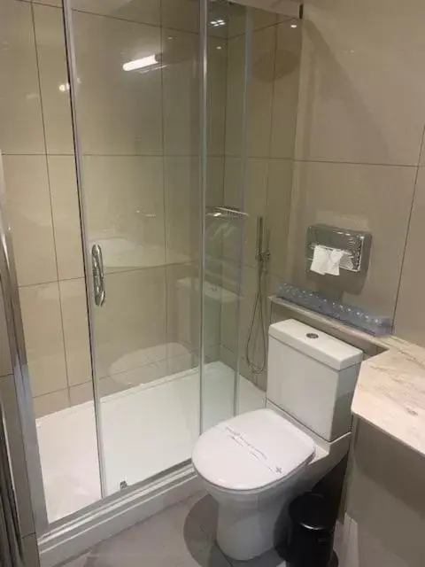 Bathroom in Prom Hotel