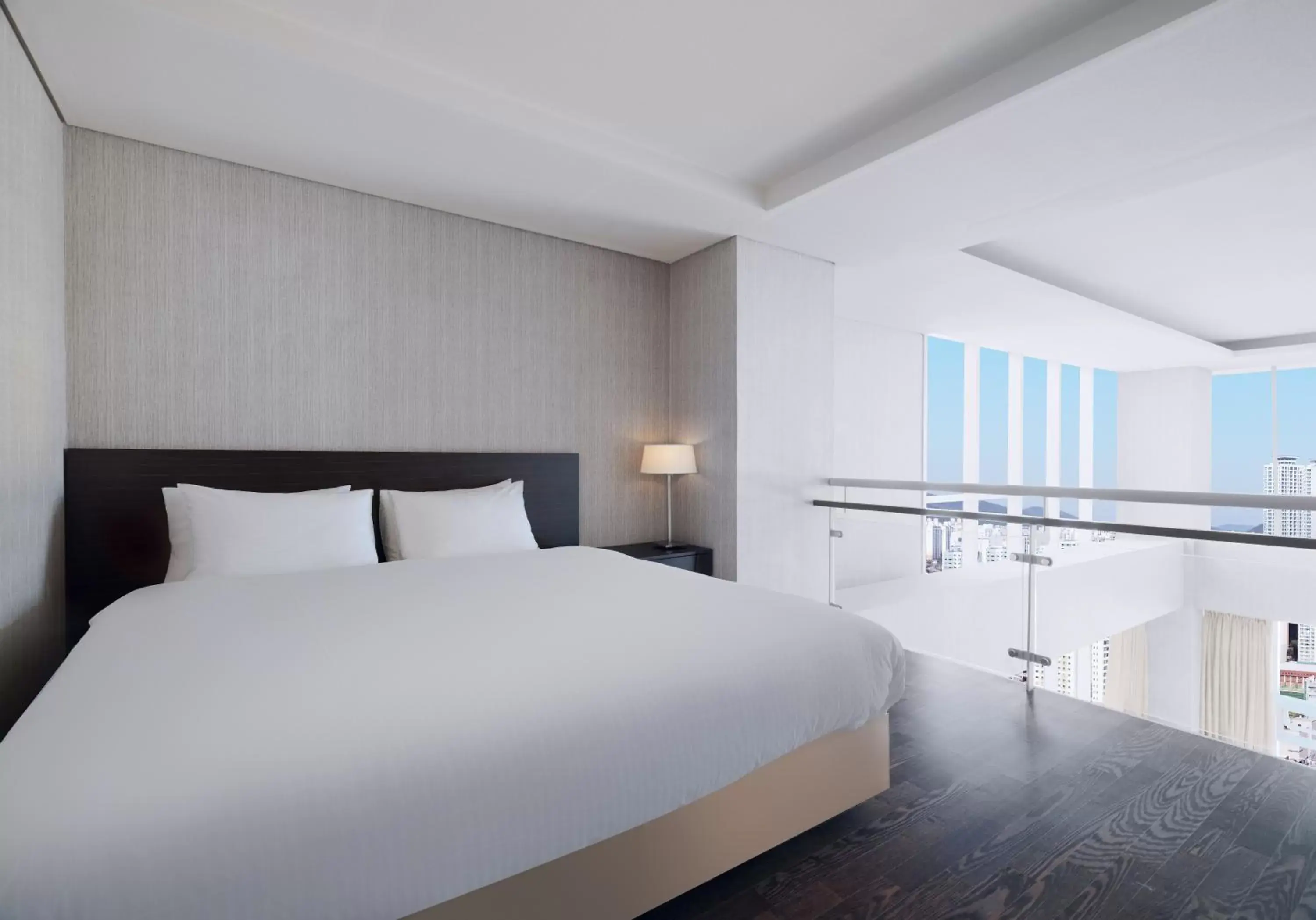 Bedroom, Bed in Kolon Seacloud Hotel