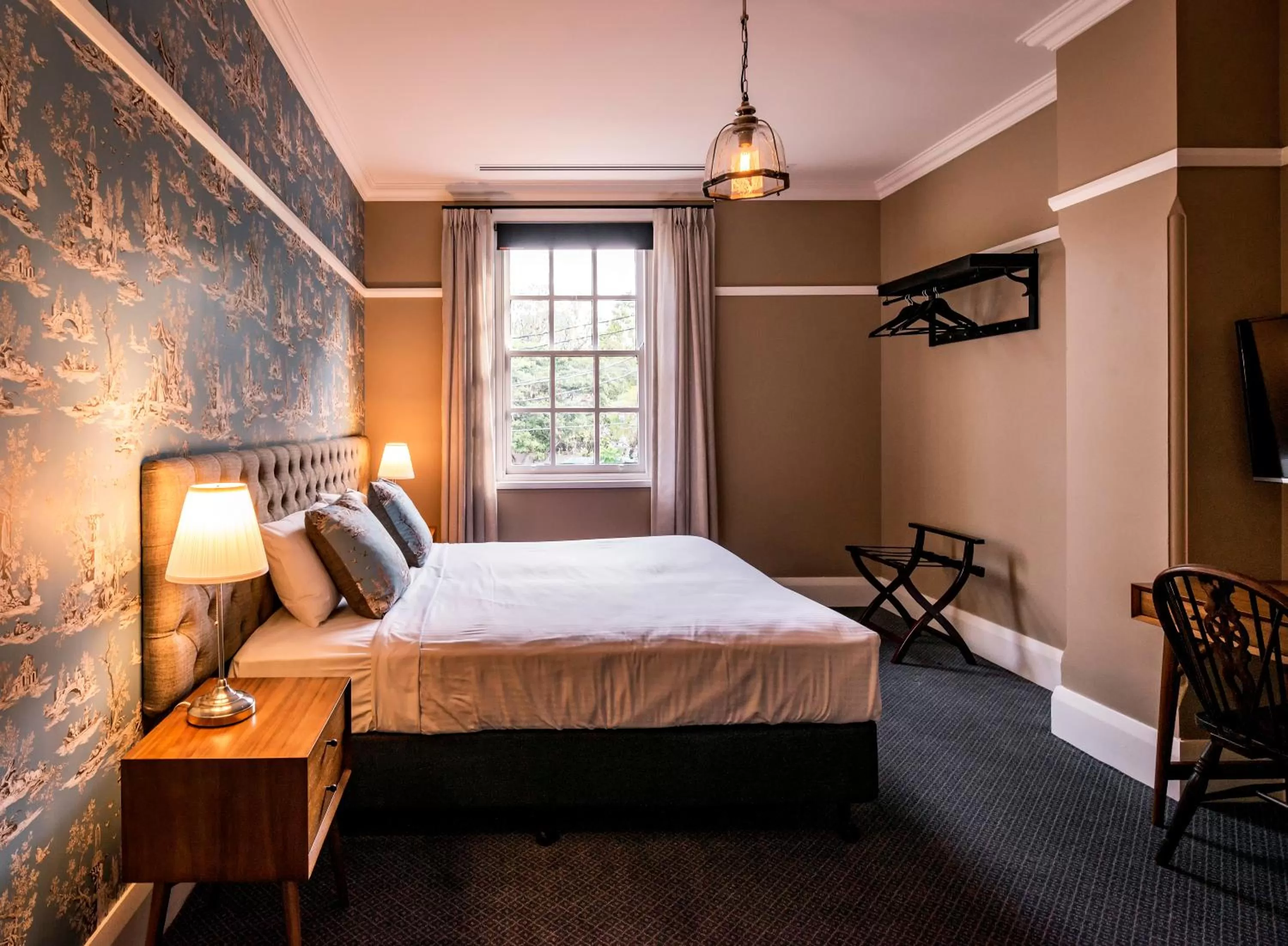 Bathroom, Bed in The North Sydney Hotel