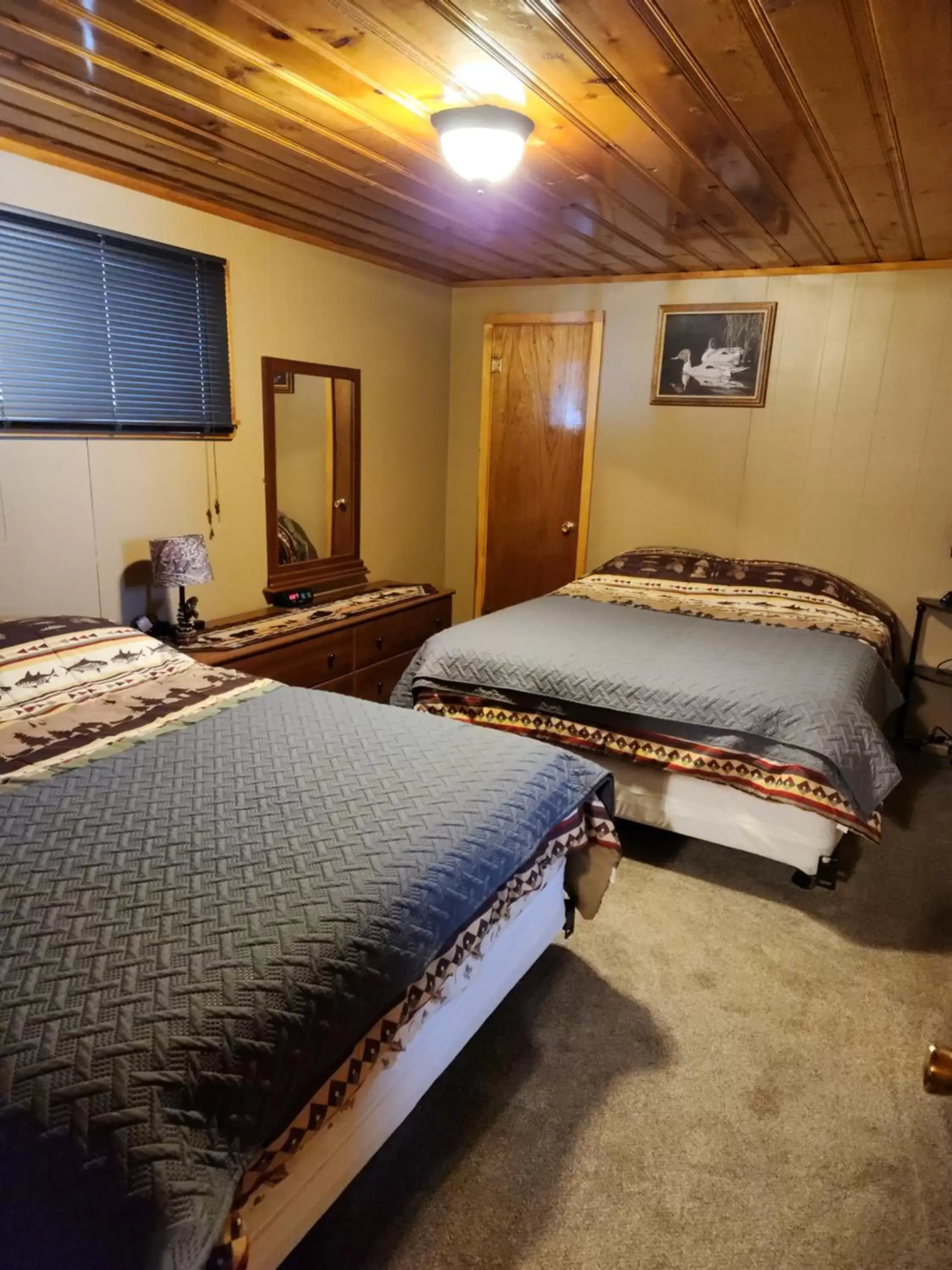 Bed in Eagle Nest Fly Shack & Lodge