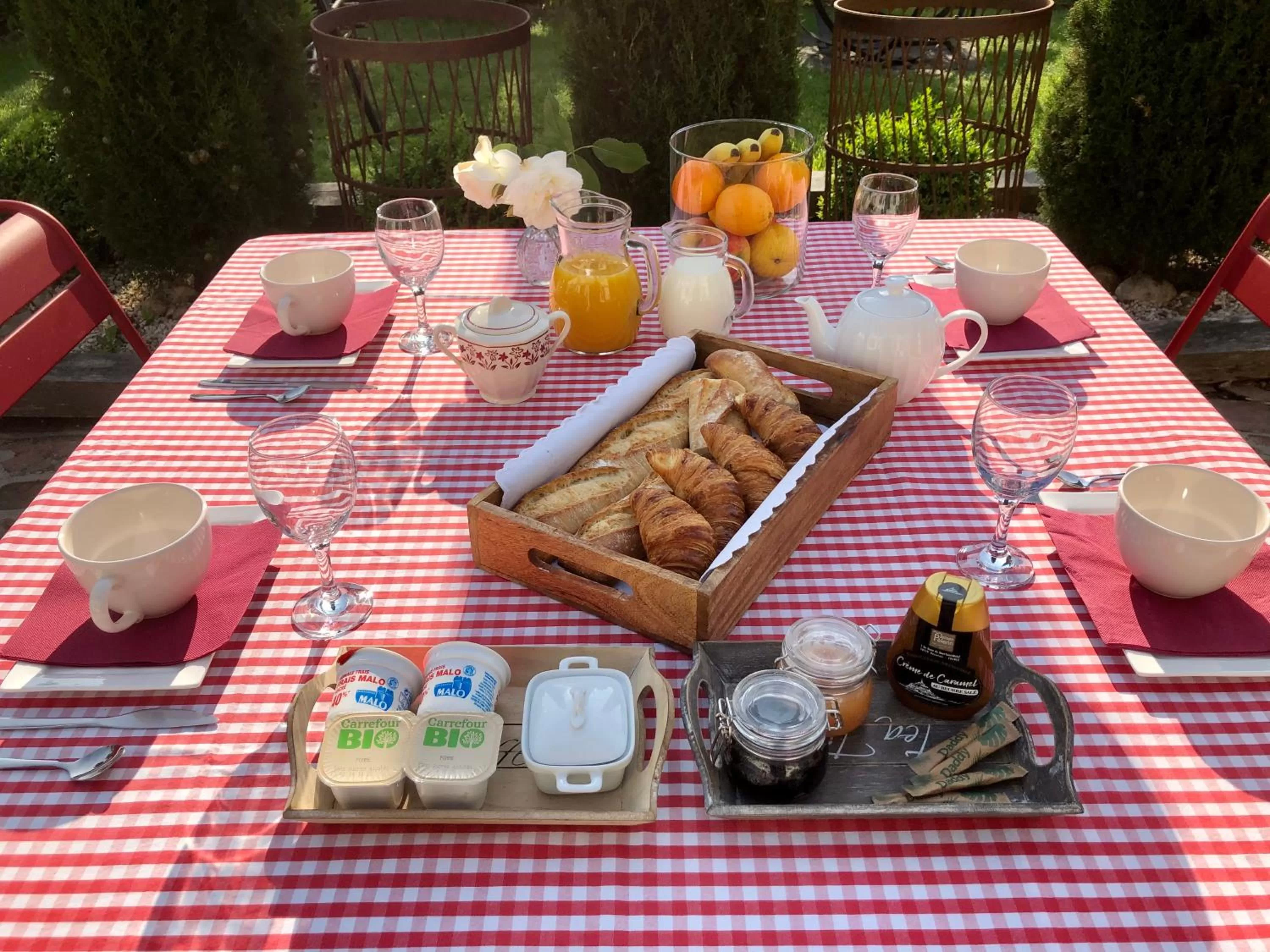 Breakfast in Le Grenier du Jardin