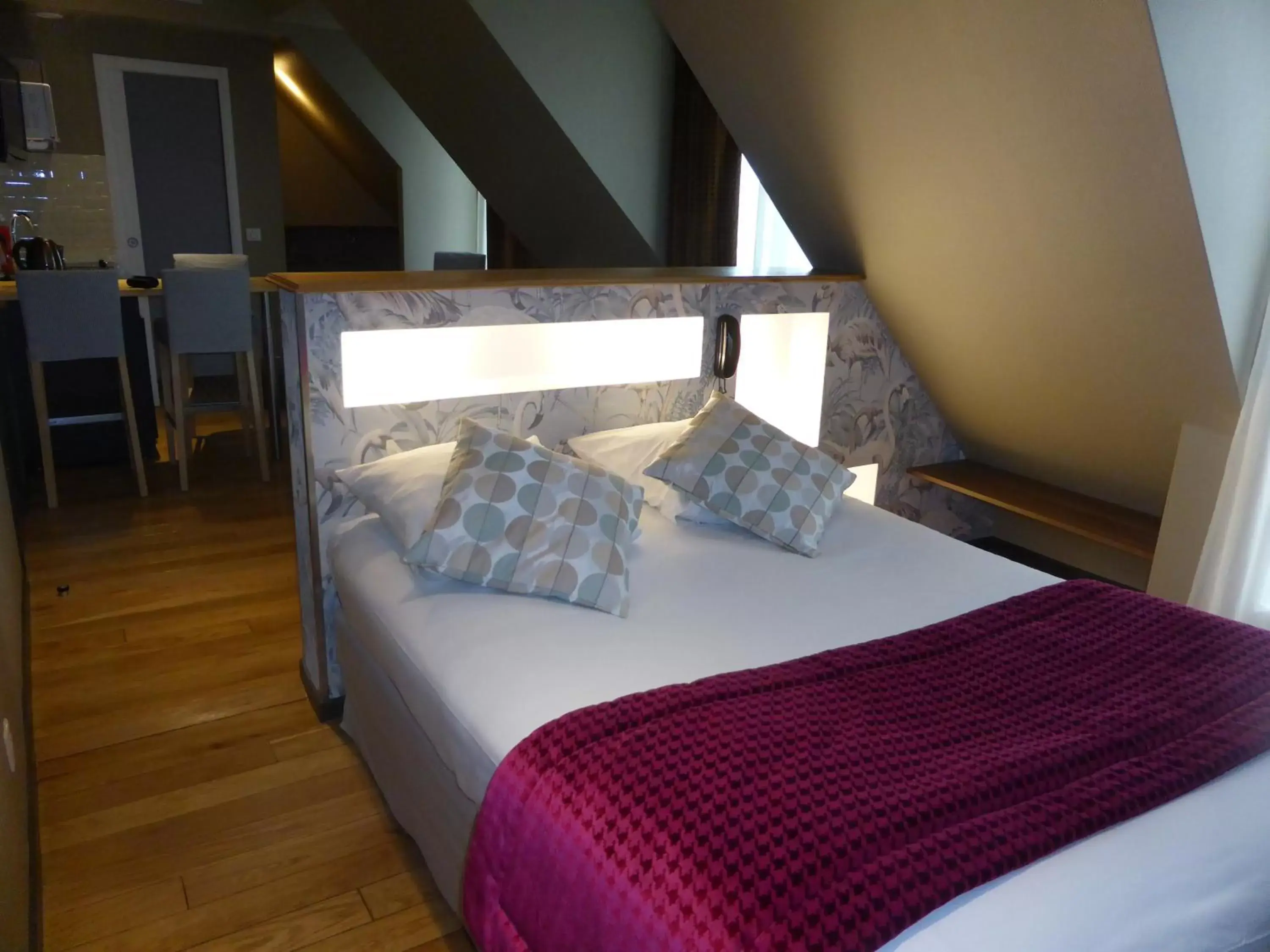Bed, Room Photo in Excelsior Batignolles