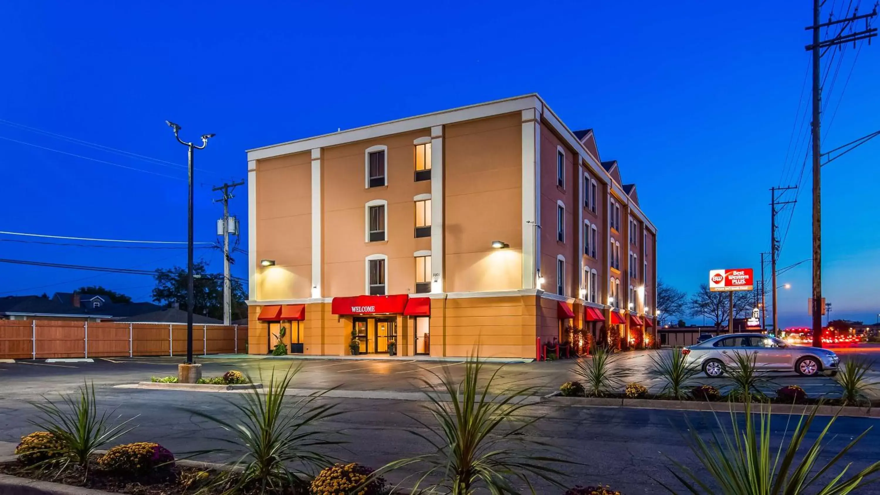 Property Building in Best Western Plus O'hare International South Hotel