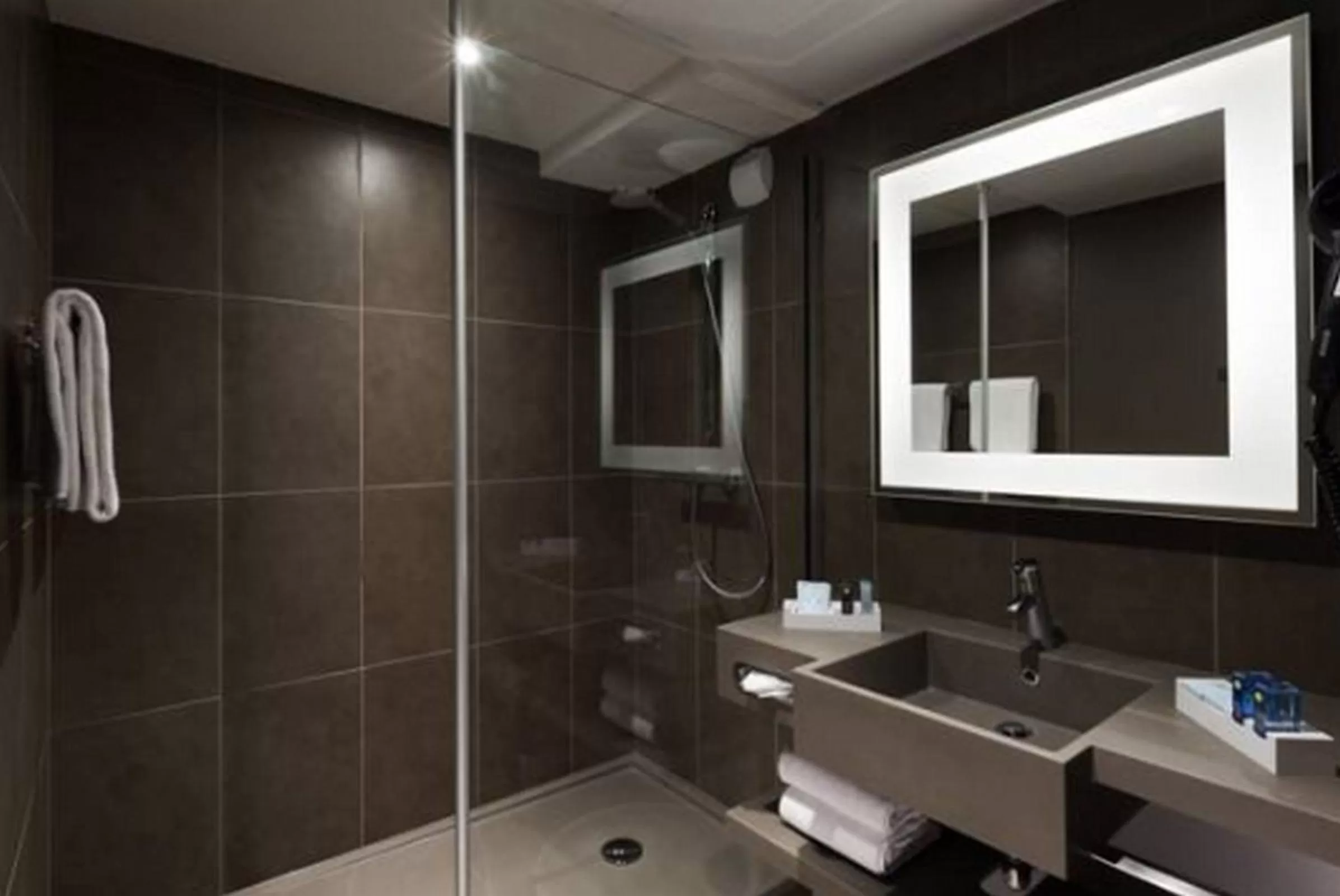 Bathroom in Novotel Paris Charles de Gaulle Airport