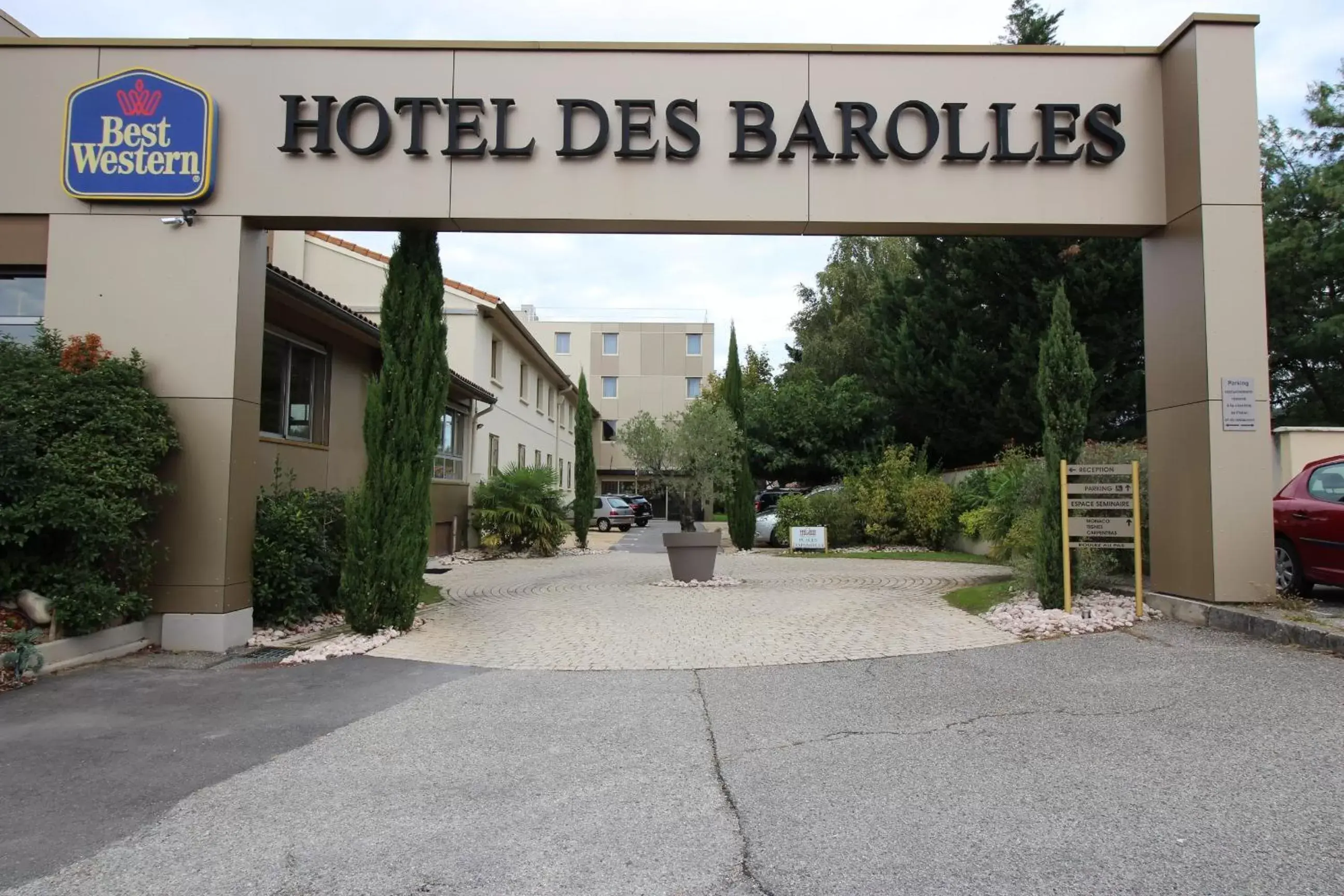 Facade/entrance in Best Western Hôtel des Barolles - Lyon Sud