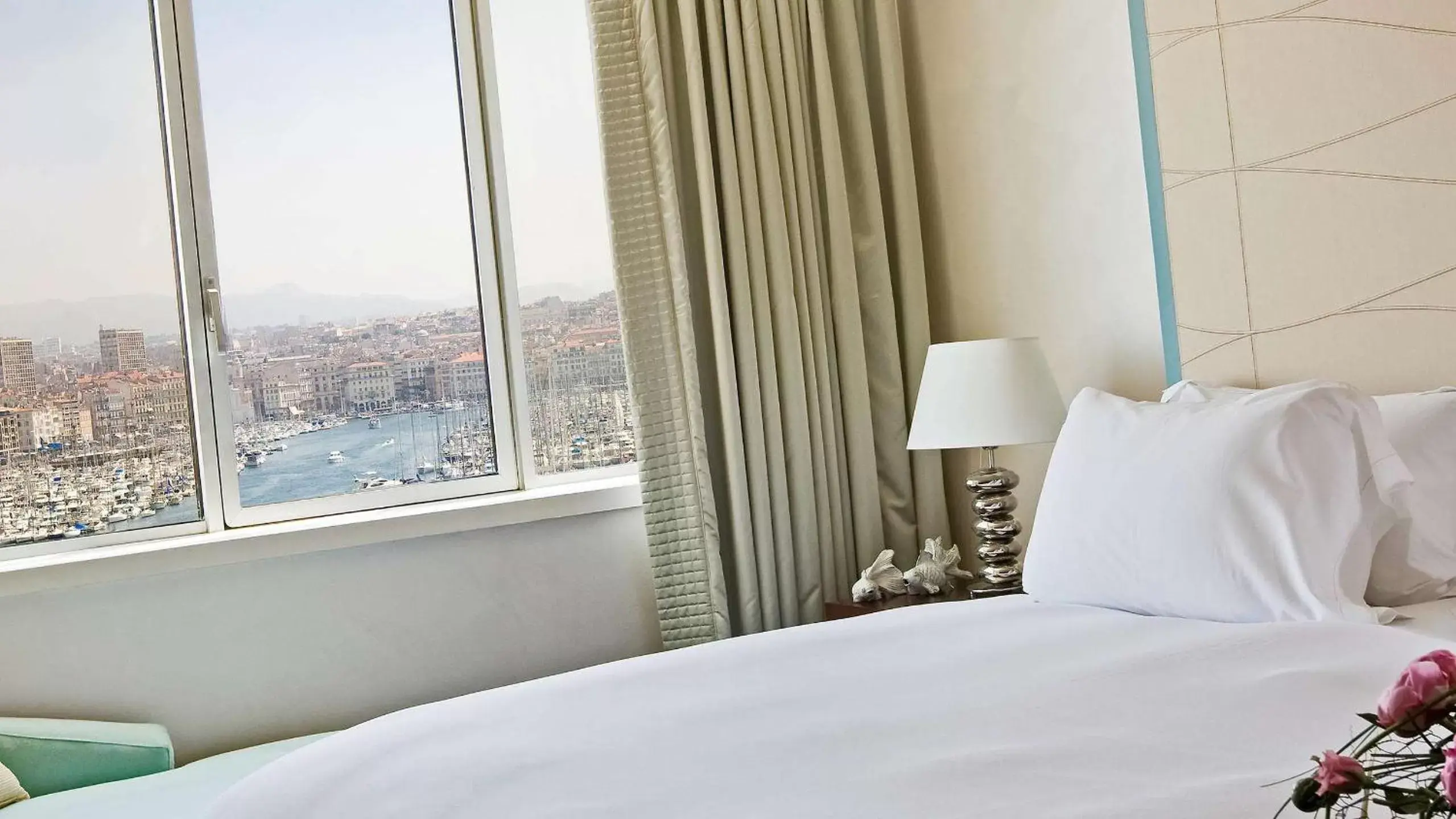 Property building, Bed in Sofitel Marseille Vieux-Port