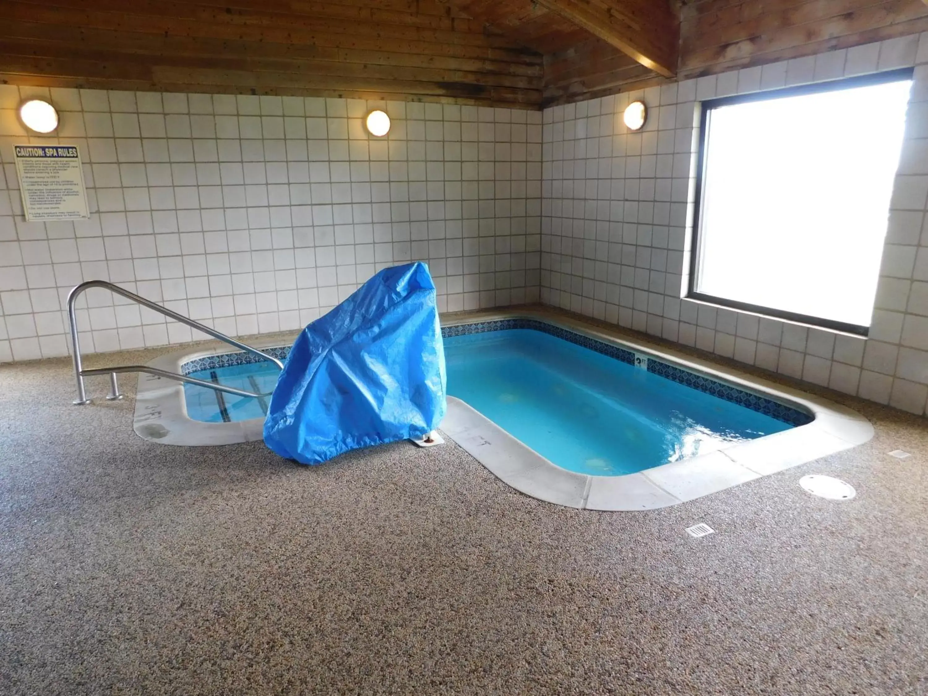 Hot Tub, Swimming Pool in AmericInn by Wyndham Oscoda Near AuSable River