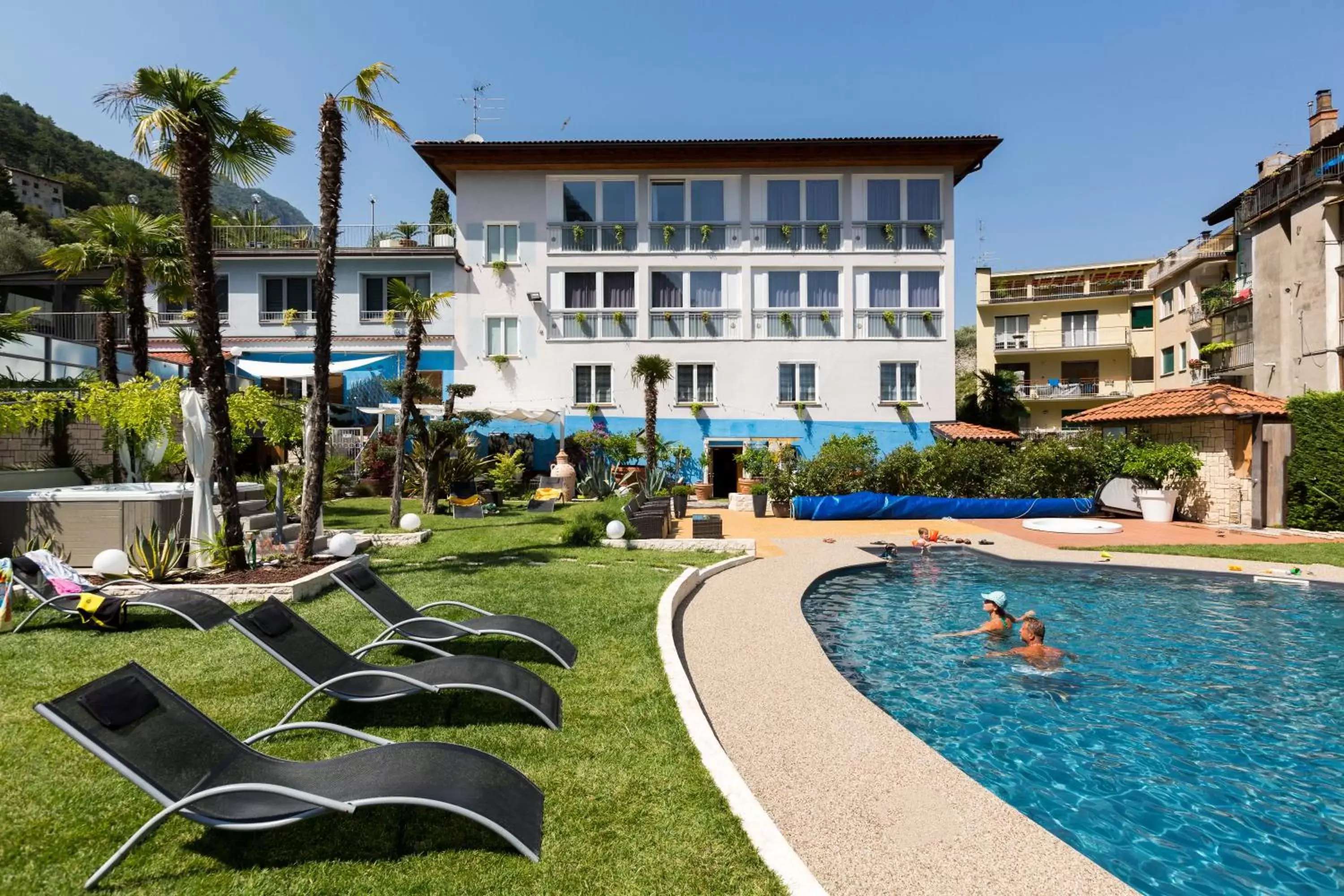 Garden, Swimming Pool in Hotel Canarino