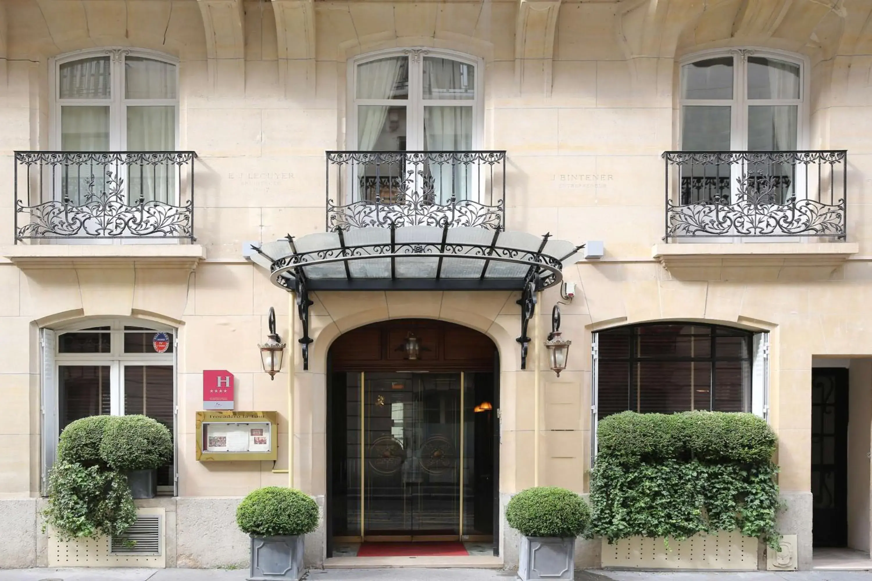 Property building in Best Western Premier Trocadero La Tour Hotel
