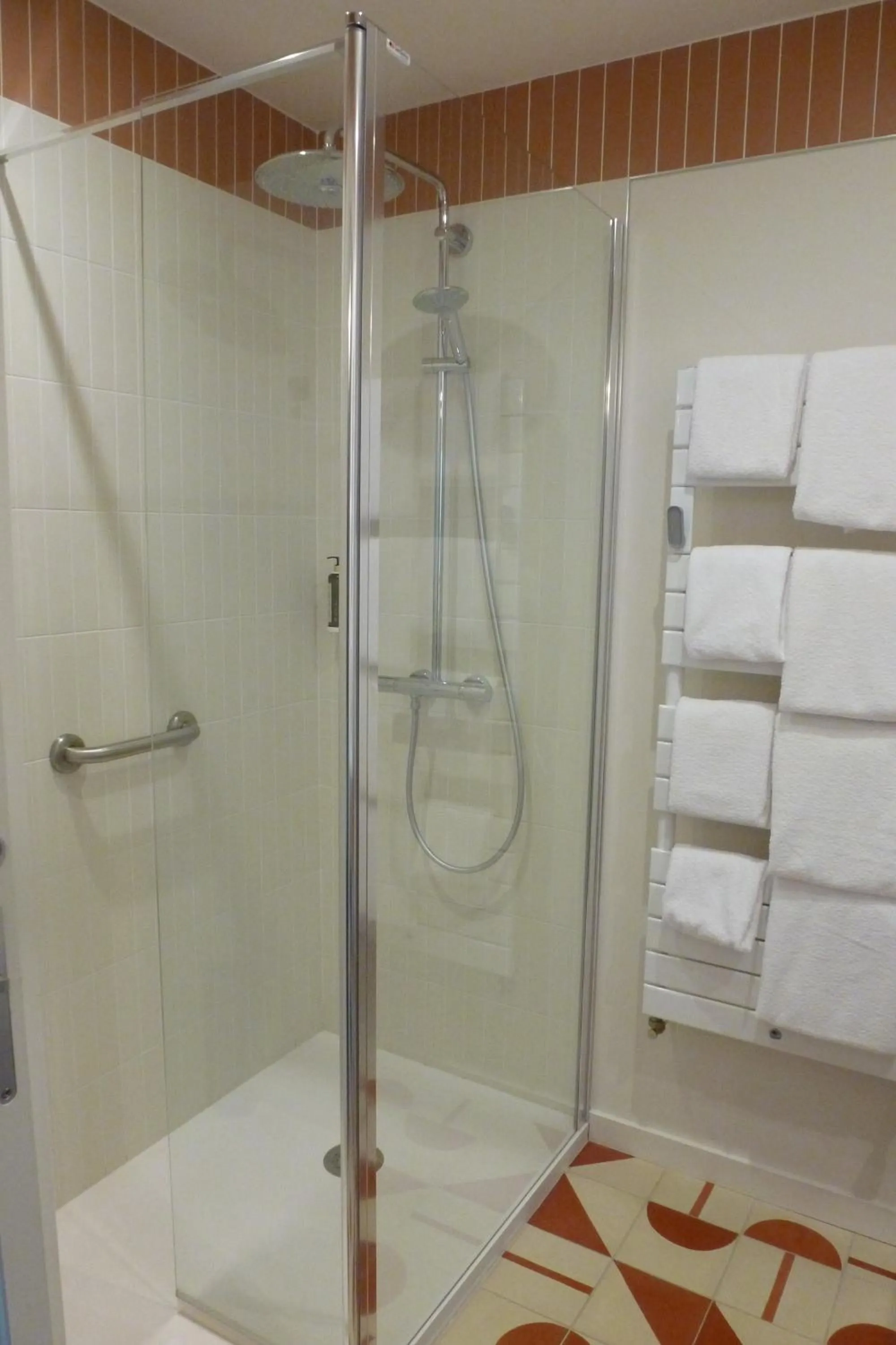 Shower in Family Golf Hotel