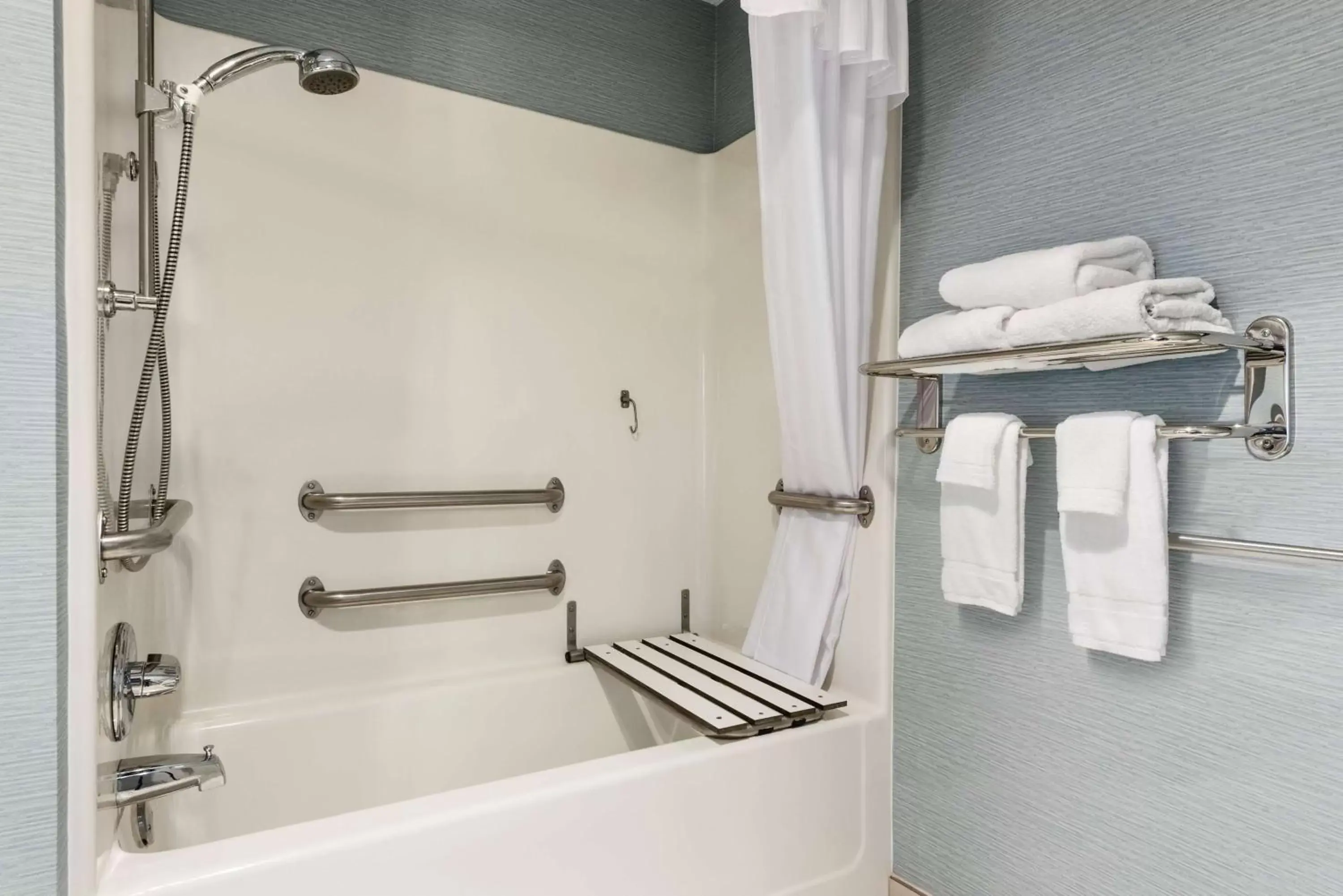 Bathroom in Homewood Suites by Hilton Columbus-Hilliard
