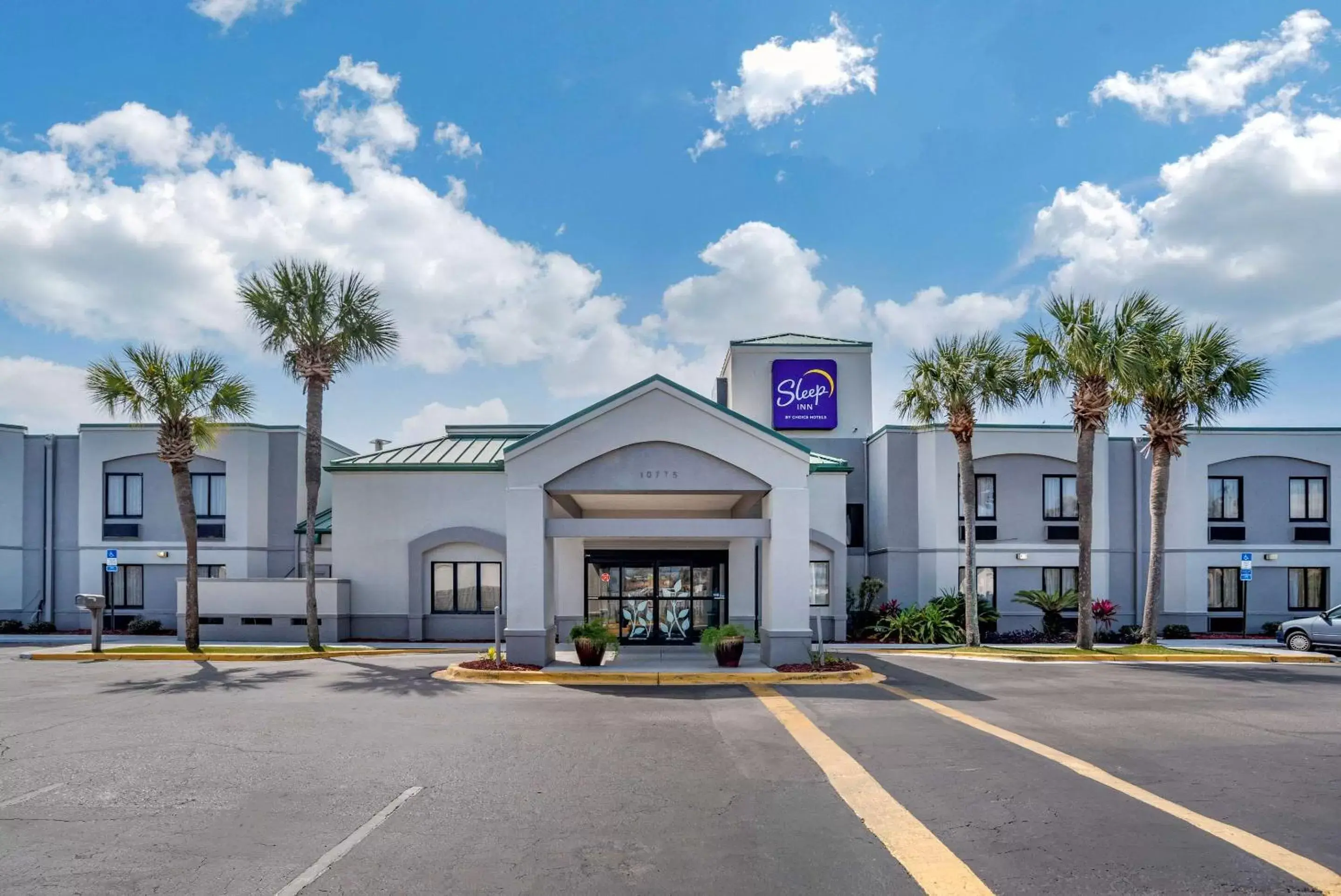 Property Building in Sleep Inn Destin near Miramar Beach