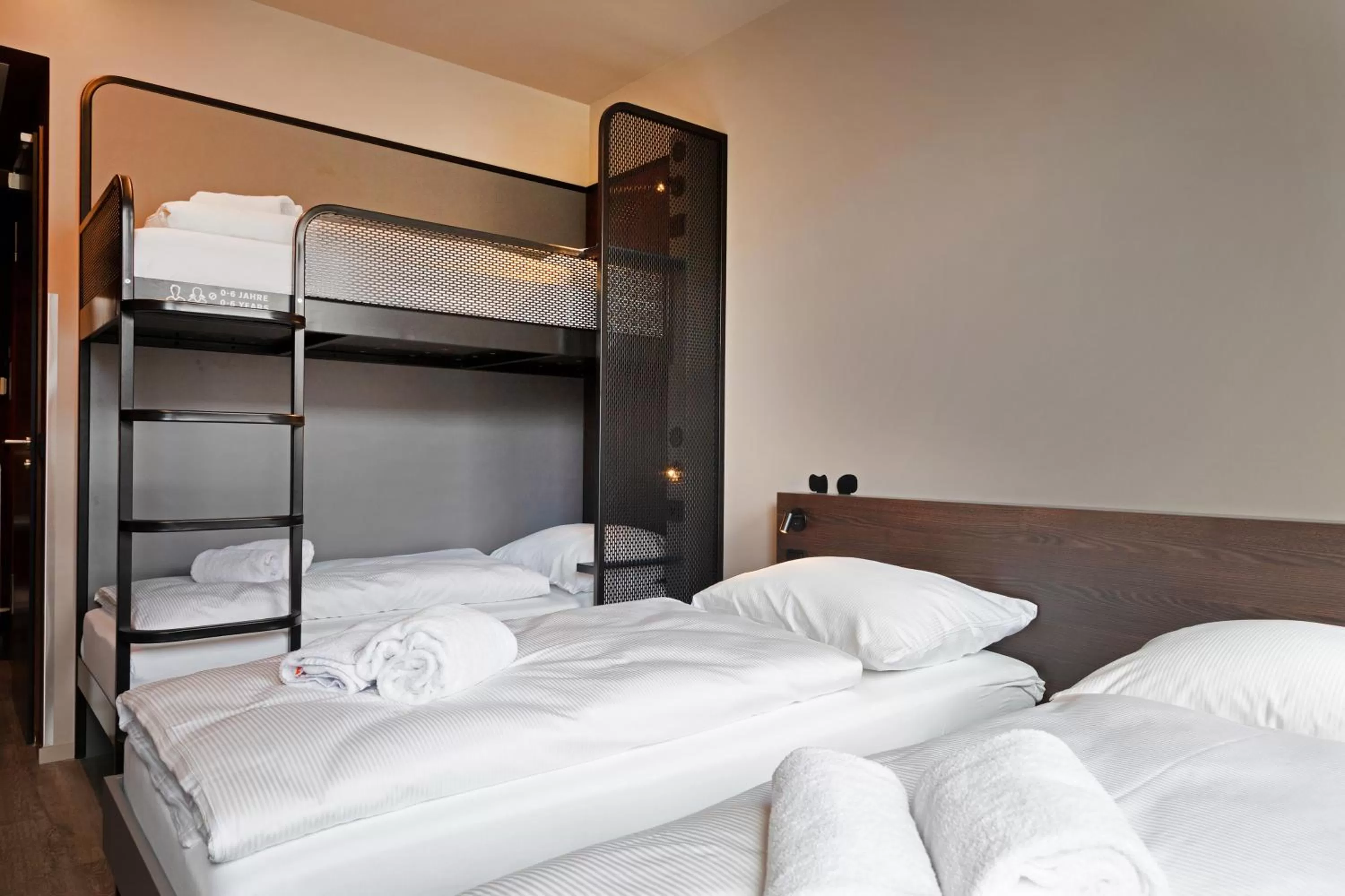 Bedroom, Bed in MEININGER Hotel Bremen Hauptbahnhof