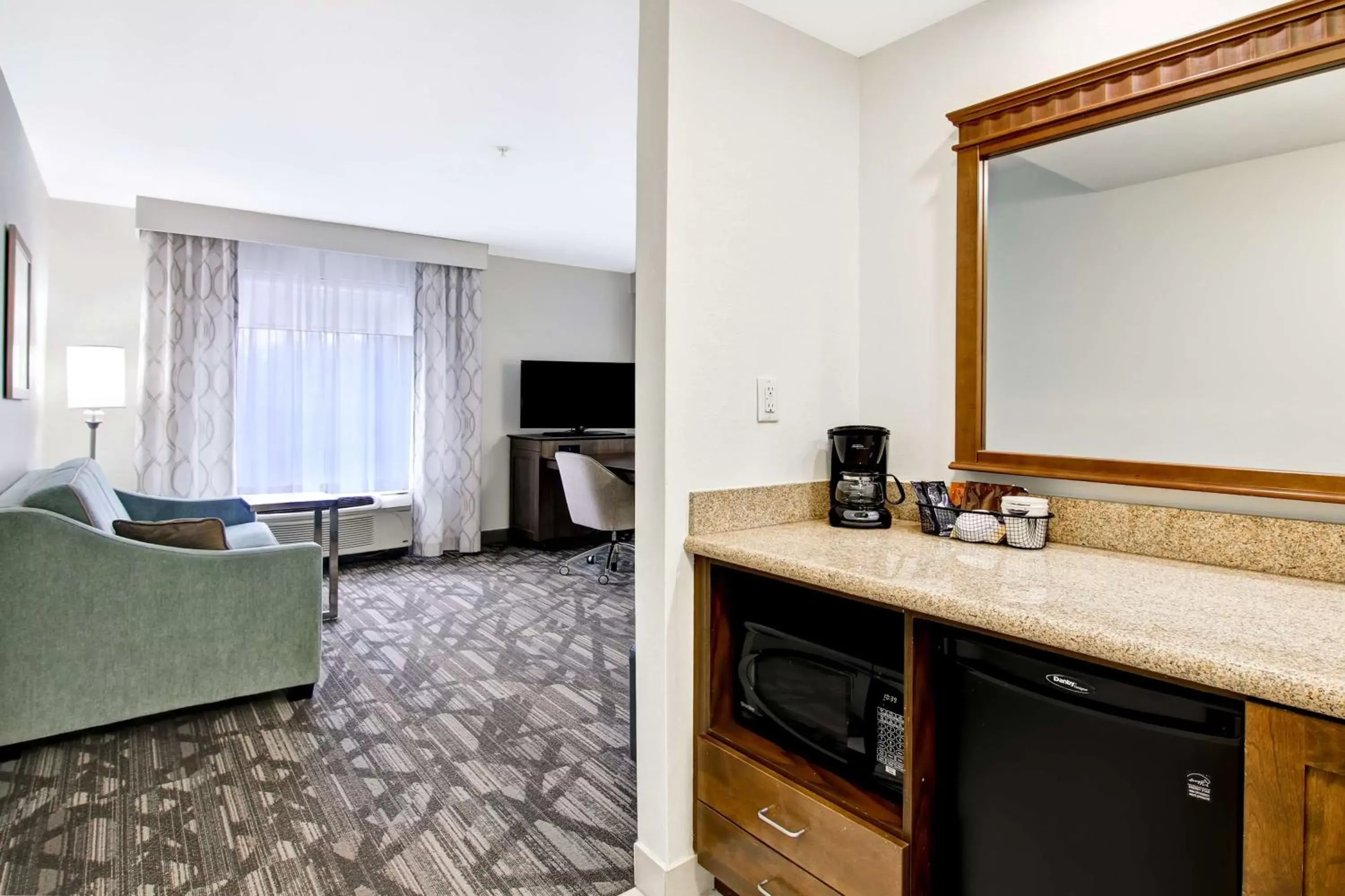 Bedroom, Kitchen/Kitchenette in Hampton Inn & Suites Saint John