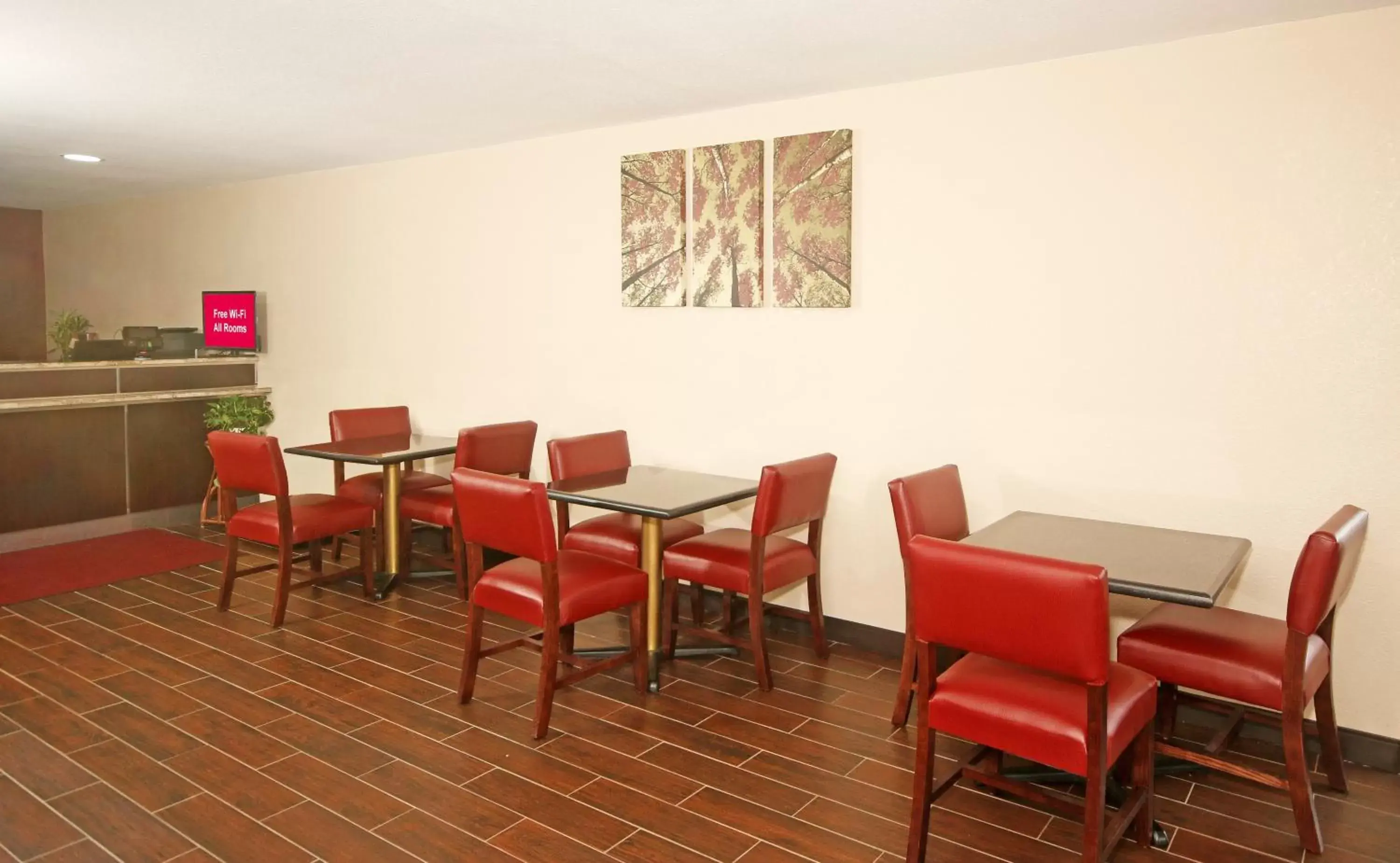 Lobby or reception, Restaurant/Places to Eat in Red Roof Inn Hillsville