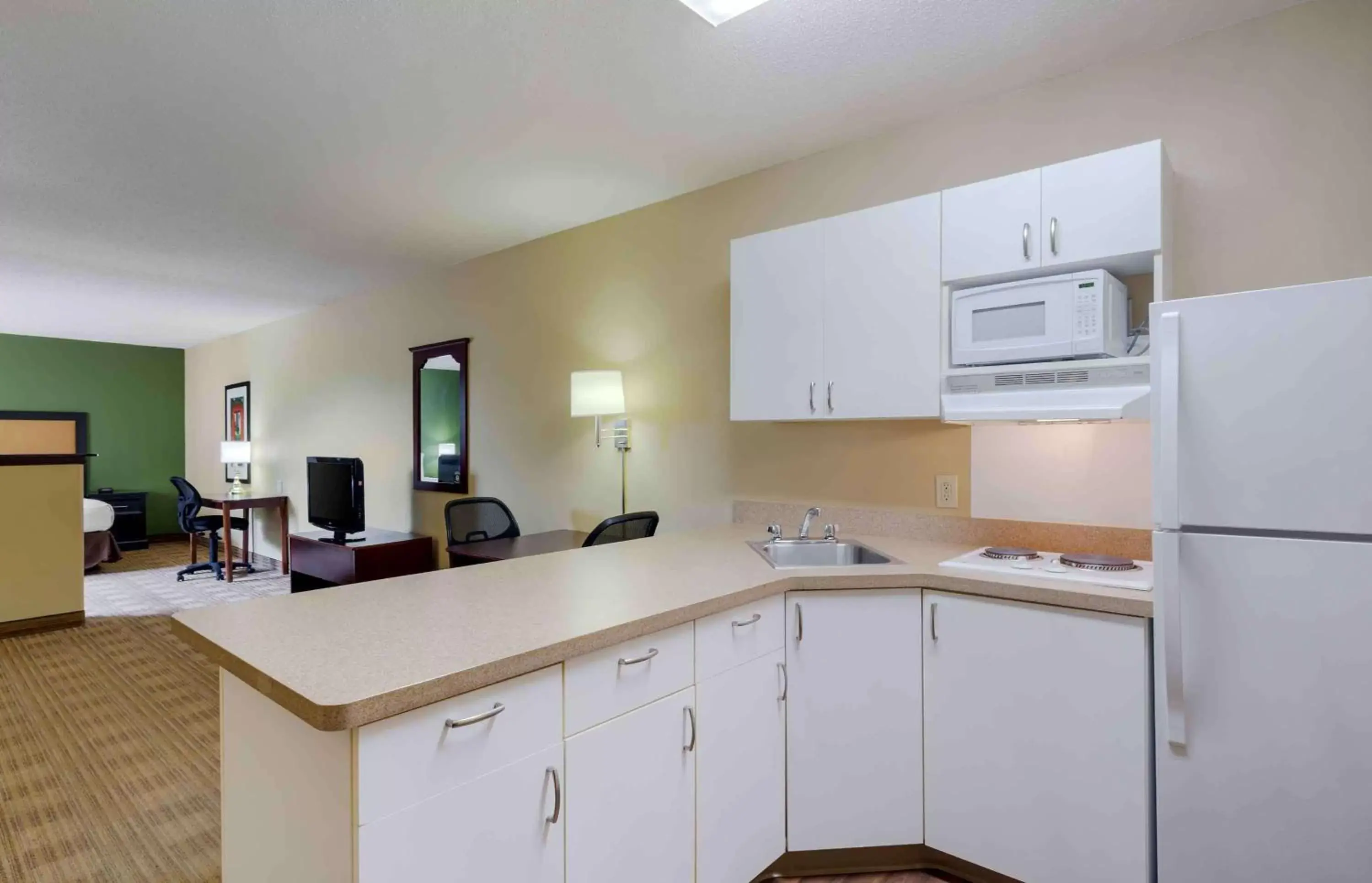 Bedroom, Kitchen/Kitchenette in Extended Stay America - Providence - West Warwick