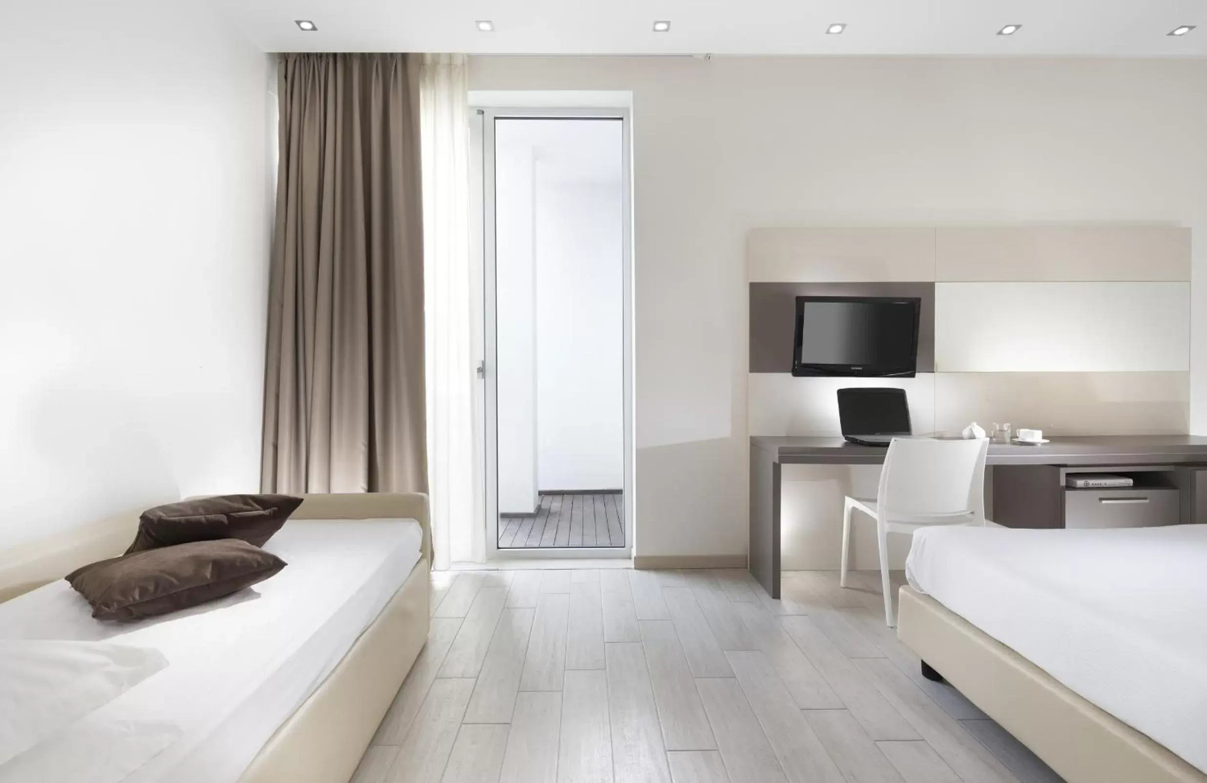 Photo of the whole room, Bed in Hotel Cube Photo of the whole room, Bed in Hotel Cube