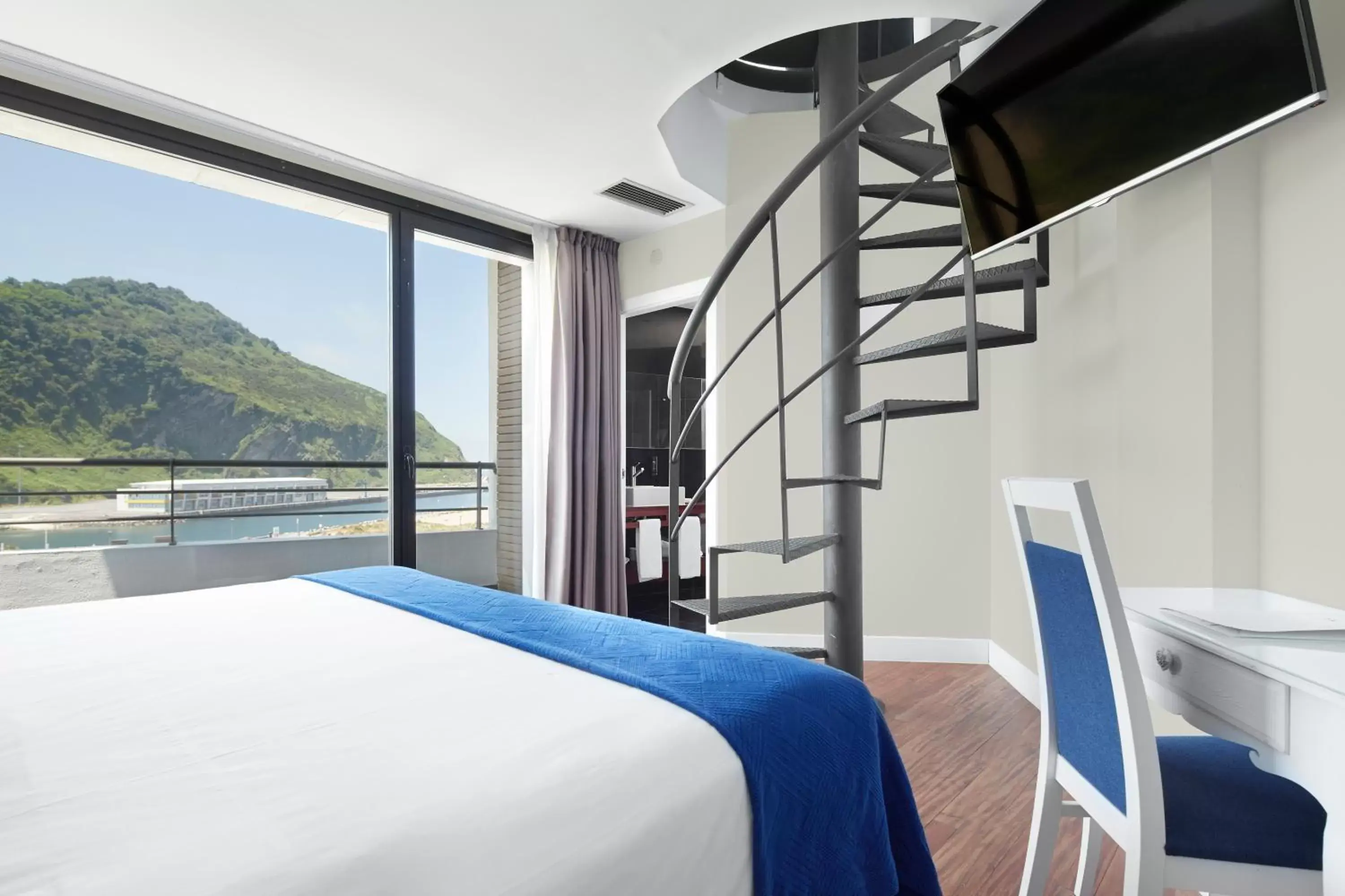 Photo of the whole room in Hotel & Thalasso Villa Antilla - Habitaciones con Terraza - Thalasso incluida