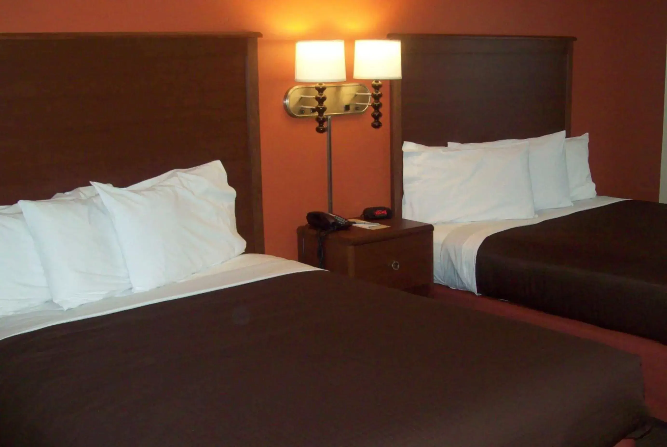 Photo of the whole room, Bed in AmericInn by Wyndham Silver City