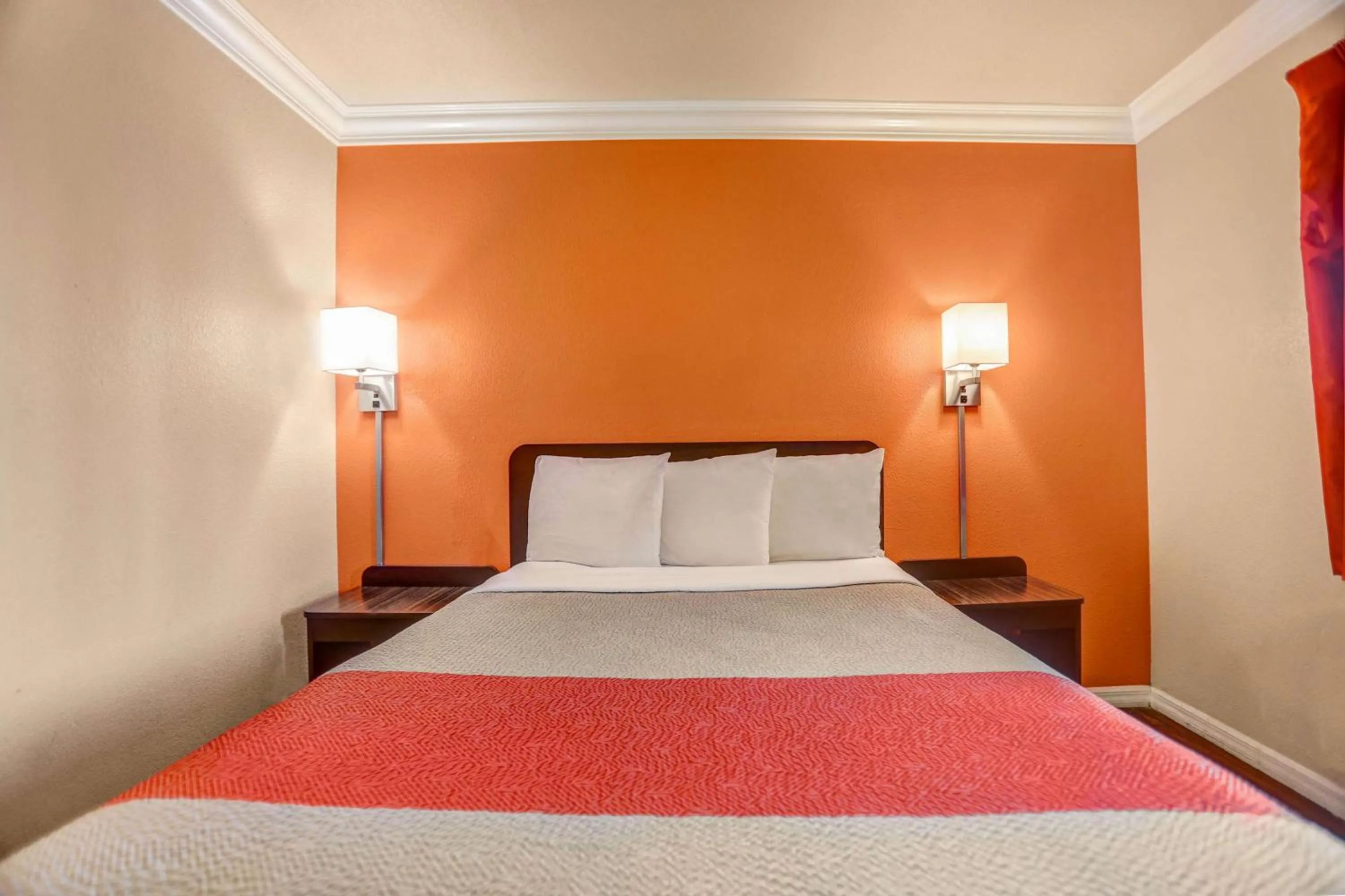 Photo of the whole room, Bed in Motel 6-Fresno, CA - Belmont Ave