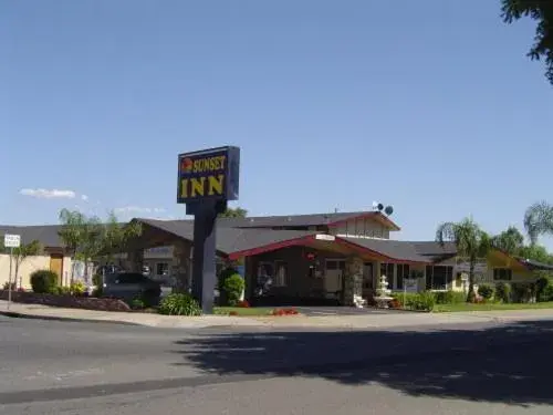 Facade/entrance in Sunset Inn Lake Oroville Facade/entrance in Sunset Inn Lake Oroville