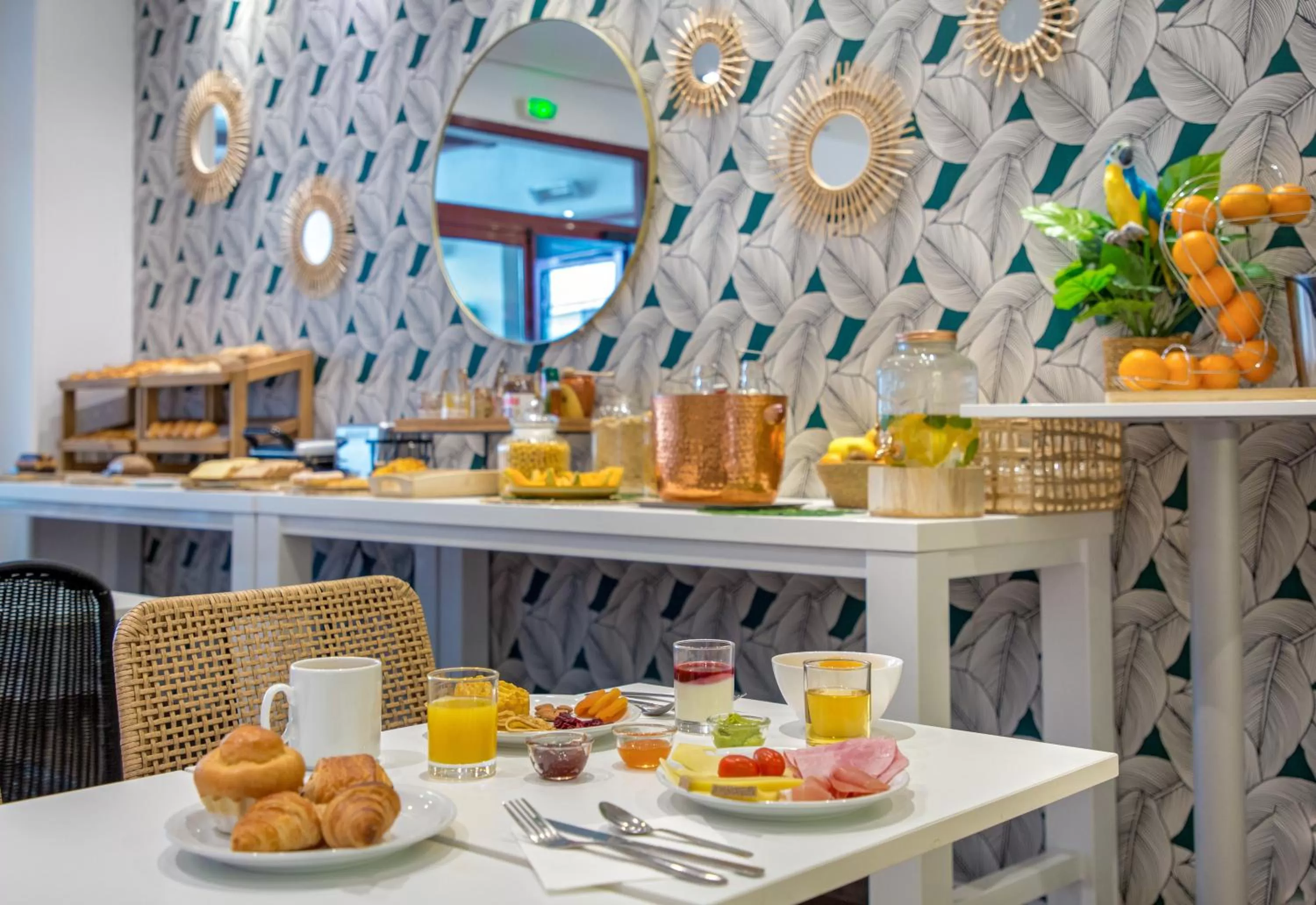 Food and drinks in Novotel Suites Perpignan Centre - Grandes Suites & Confort Centre-Ville