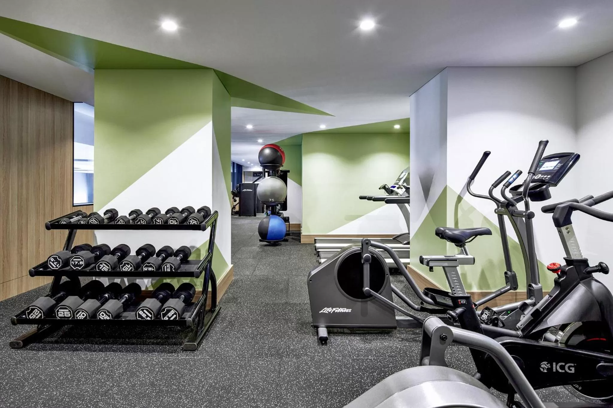 Fitness centre/facilities in Meriton Suites Pitt Street, Sydney