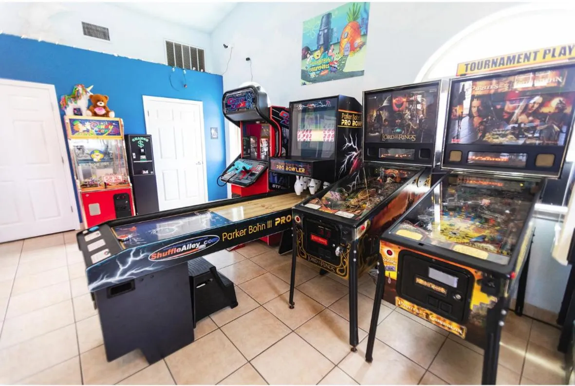 Game Room in Emerald Dolphin Inn & Mini Golf