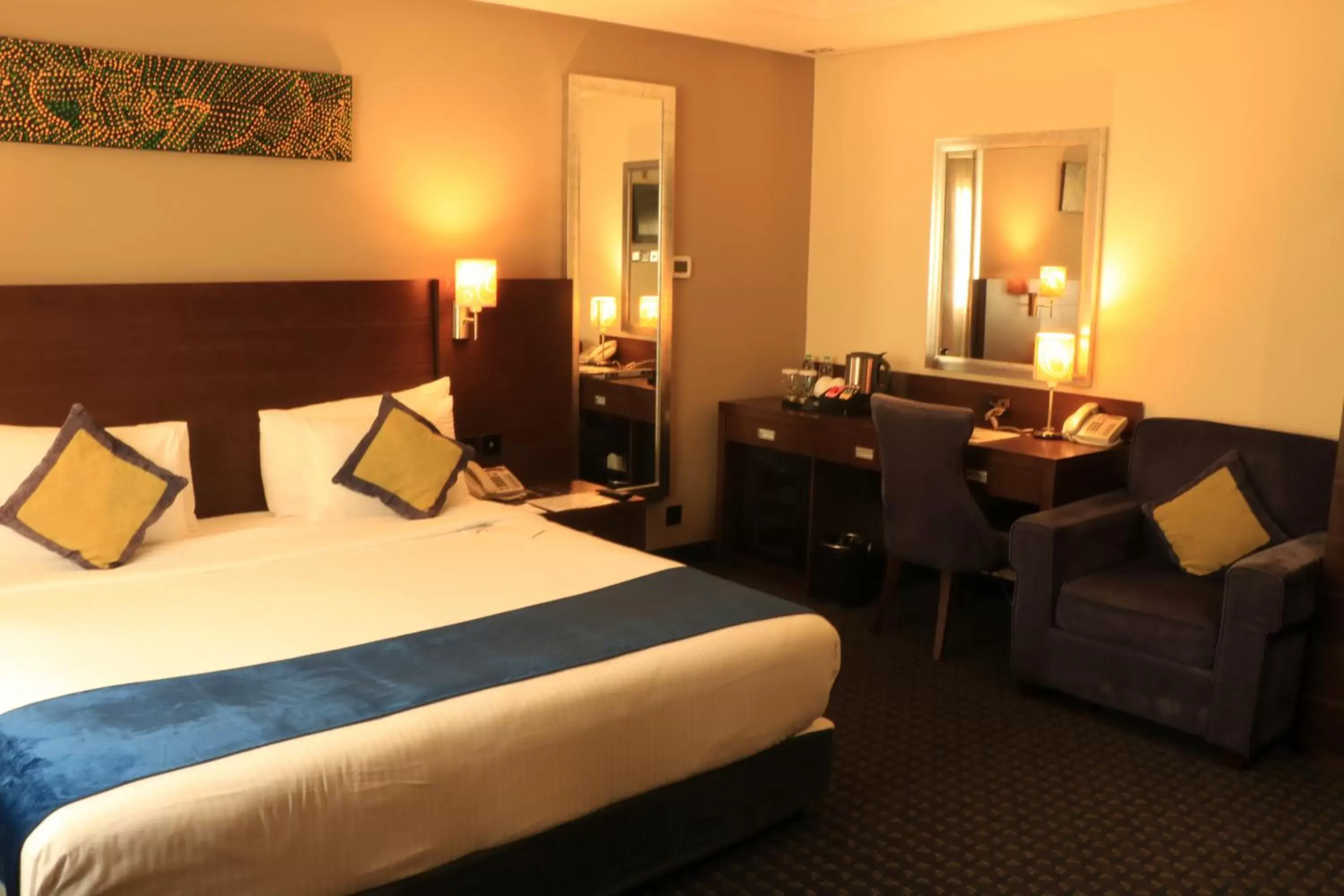 Photo of the whole room, Bed in Best Western Premier Muscat