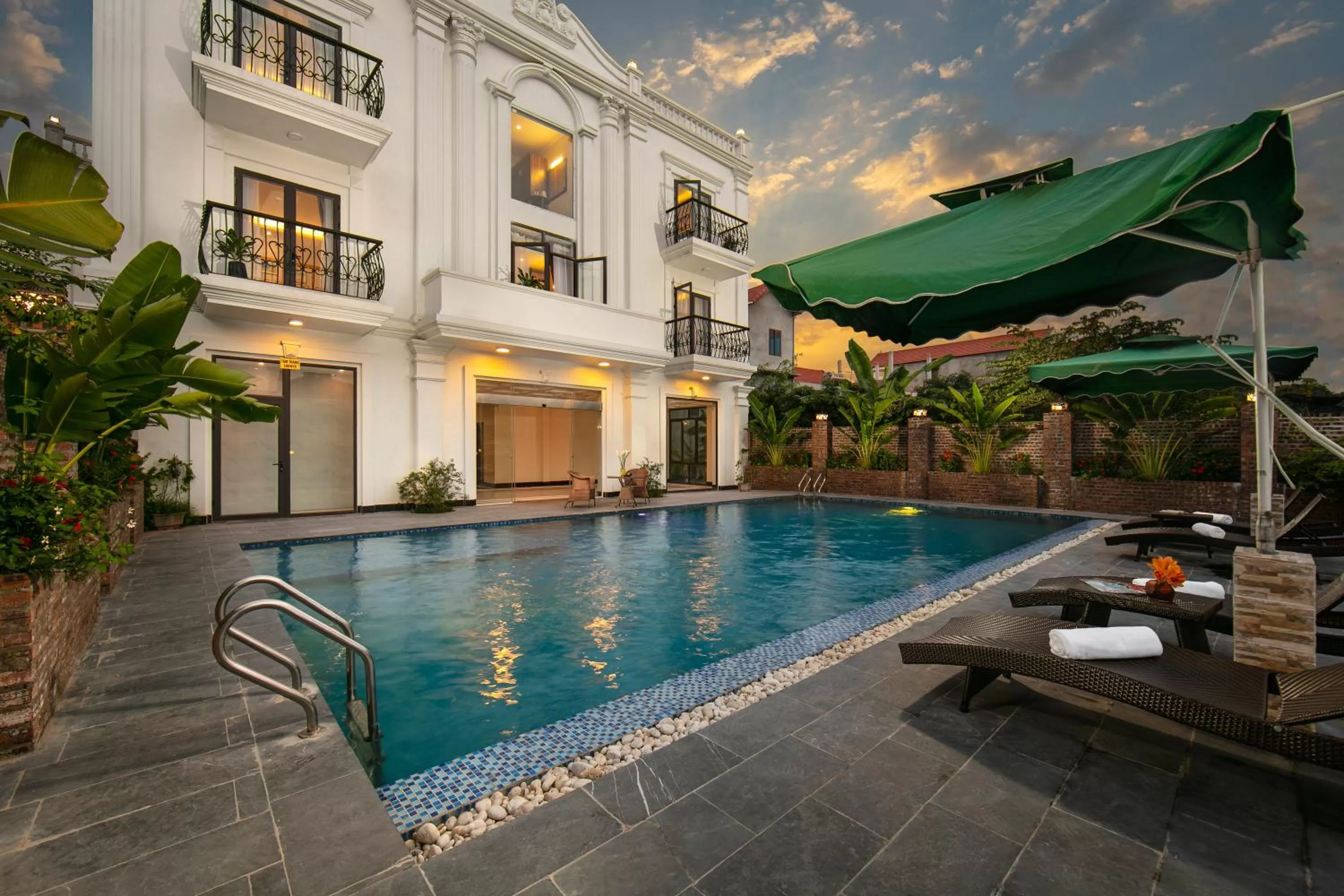 Swimming pool in Nam Hoa Hotel
