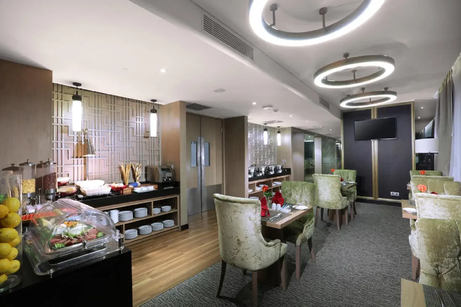 Lounge or bar, Restaurant/Places to Eat in Aston Priority Simatupang Hotel And Conference Center