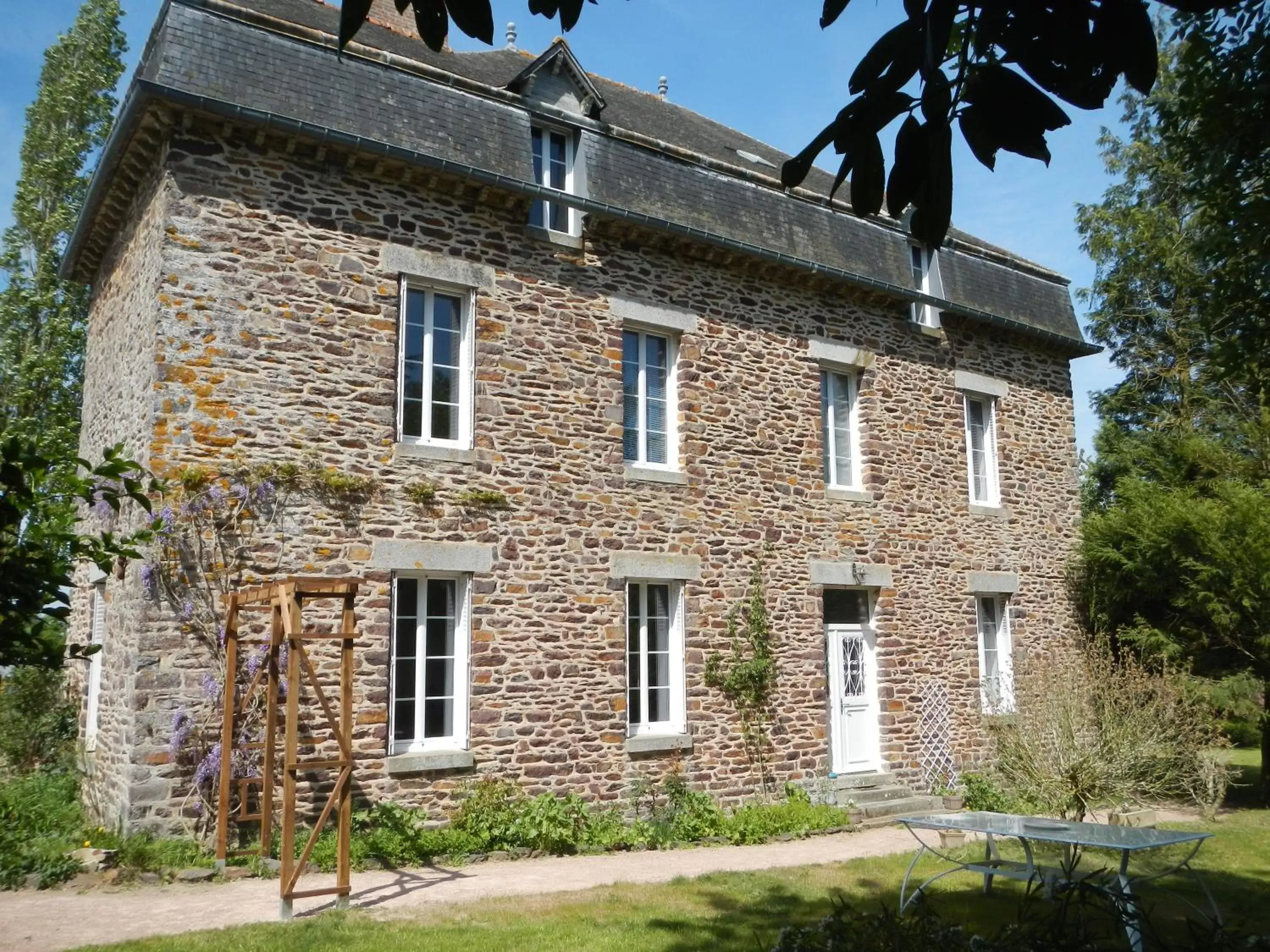 Property Building in Le Presbytère de Saint Malon