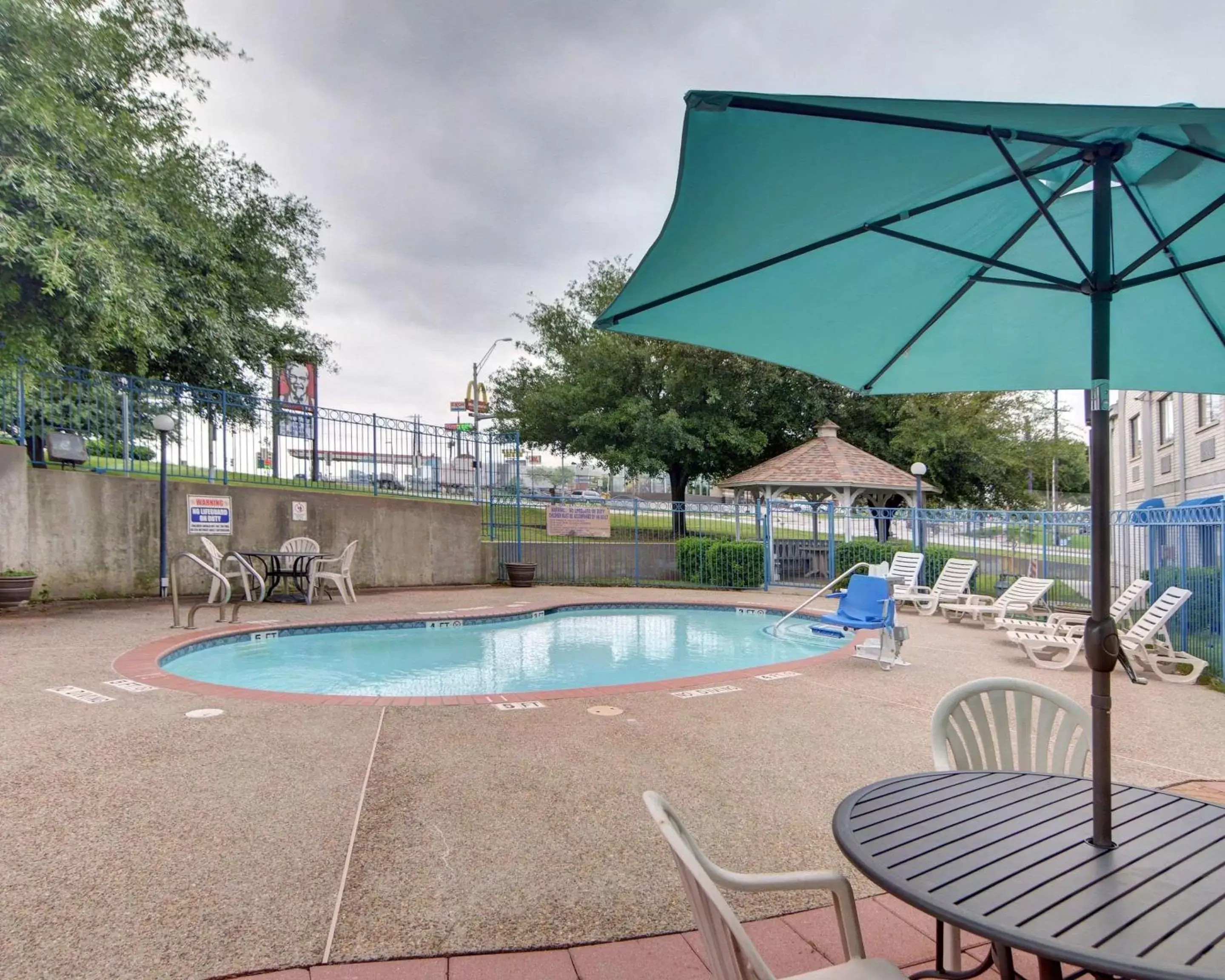 On site, Swimming Pool in Quality Inn & Suites Grand Prairie