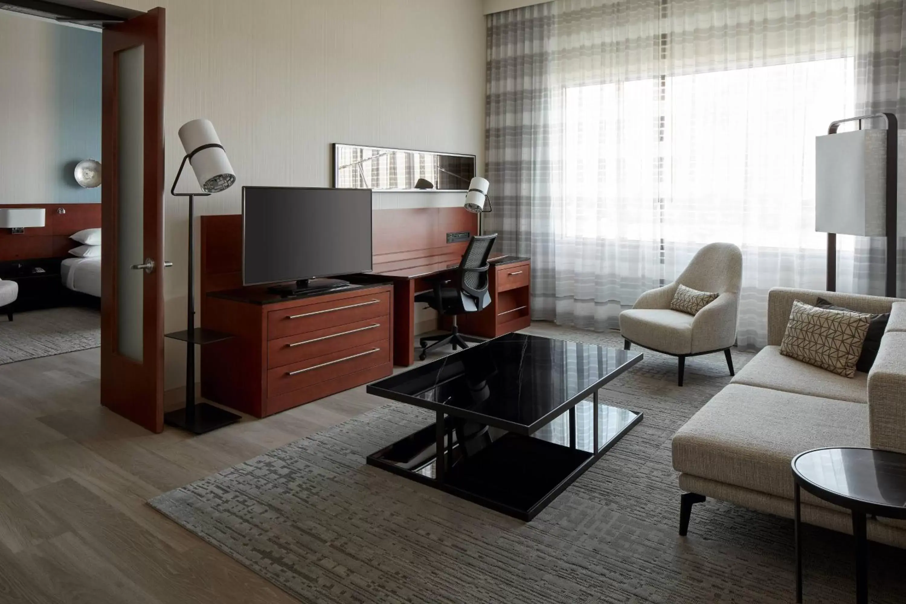 Living room, Seating Area in Marriott Montreal Airport In-Terminal Hotel