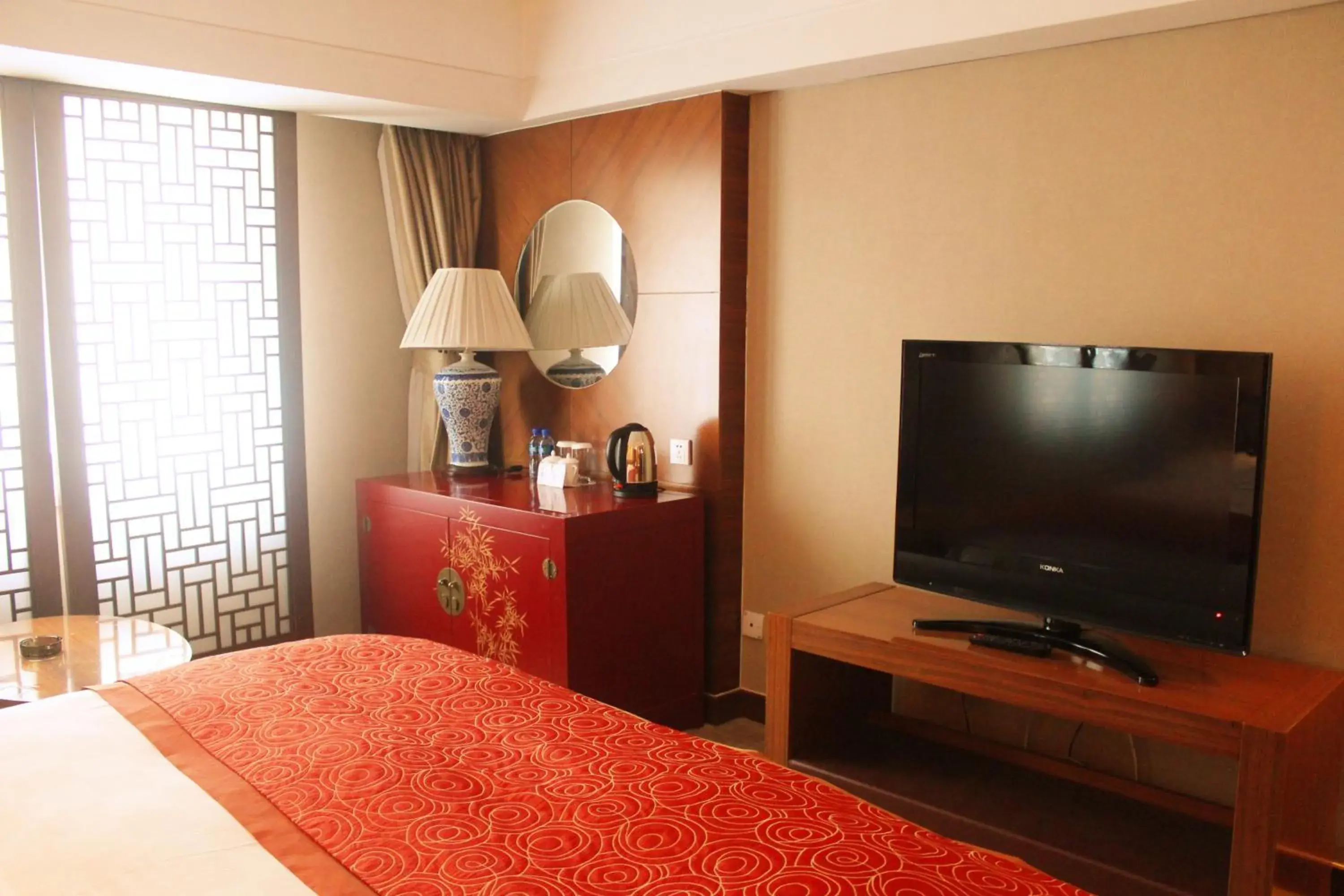 Bedroom, TV/Entertainment Center in Beijing Continental Grand Hotel