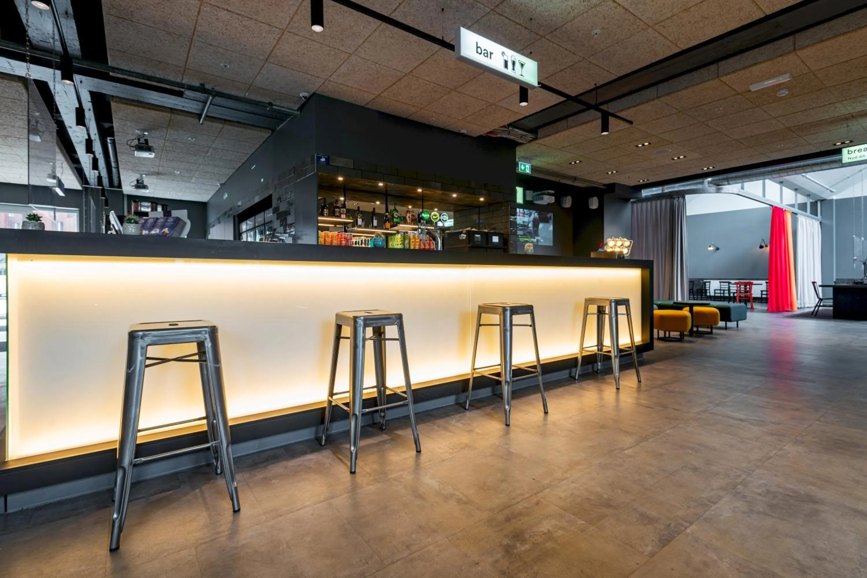 Lounge or bar in a&o Copenhagen Sydhavn