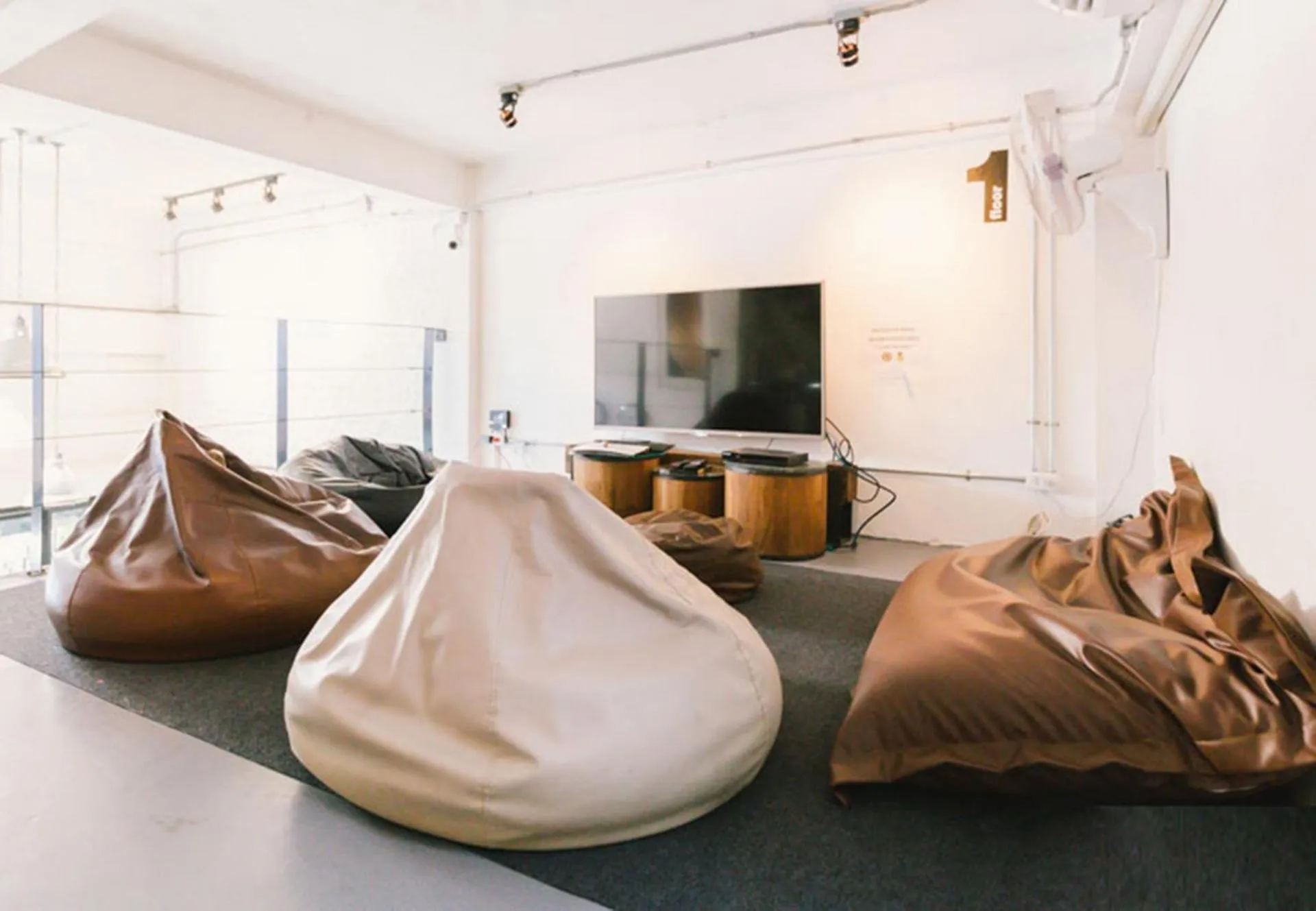 Property building in Bangkok Nomad Hostel