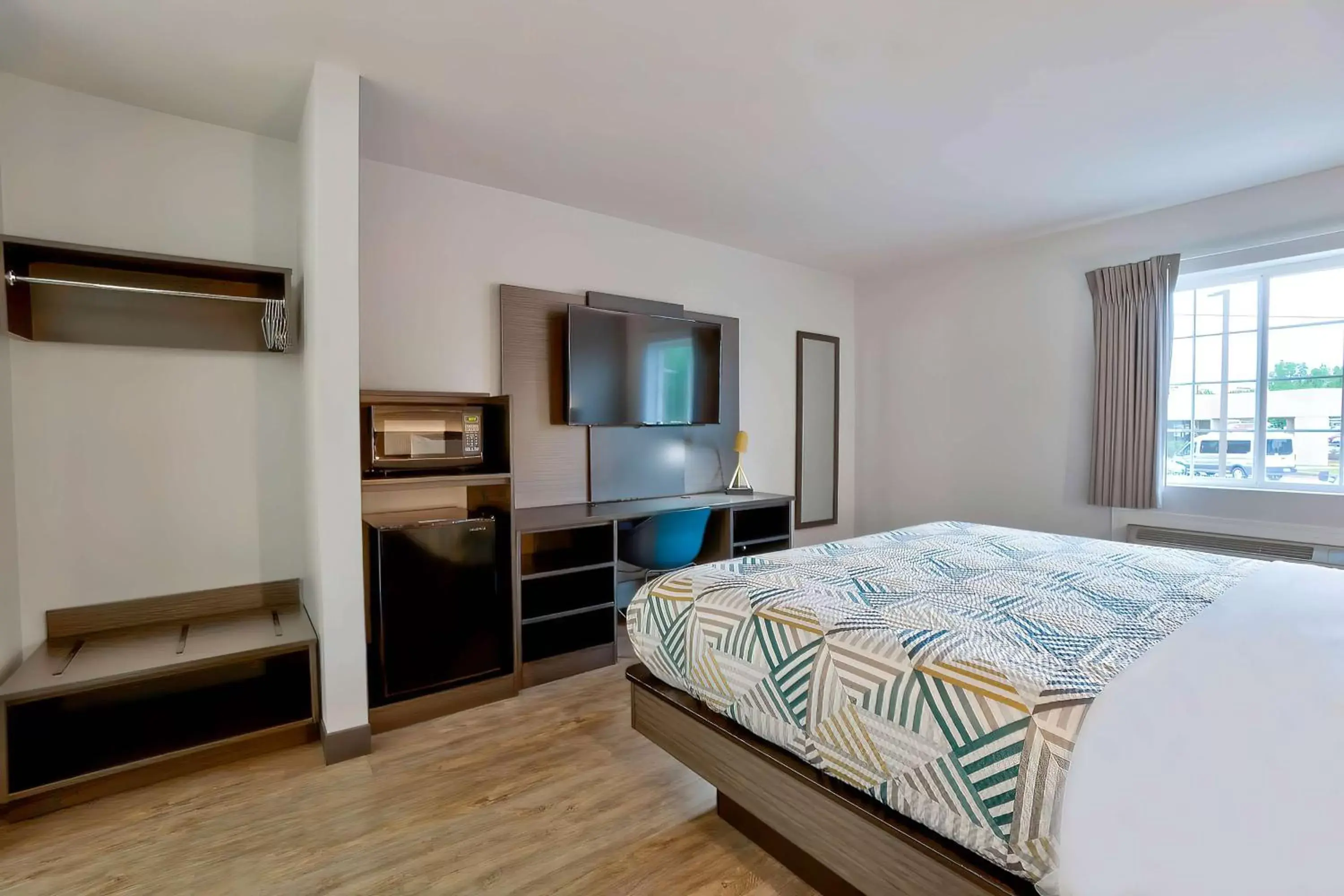 Queen Room - Disability Access - Roll in Shower in Motel 6 Tulsa, Ok - Central Queen Room - Disability Access - Roll in Shower in Motel 6 Tulsa, Ok - Central