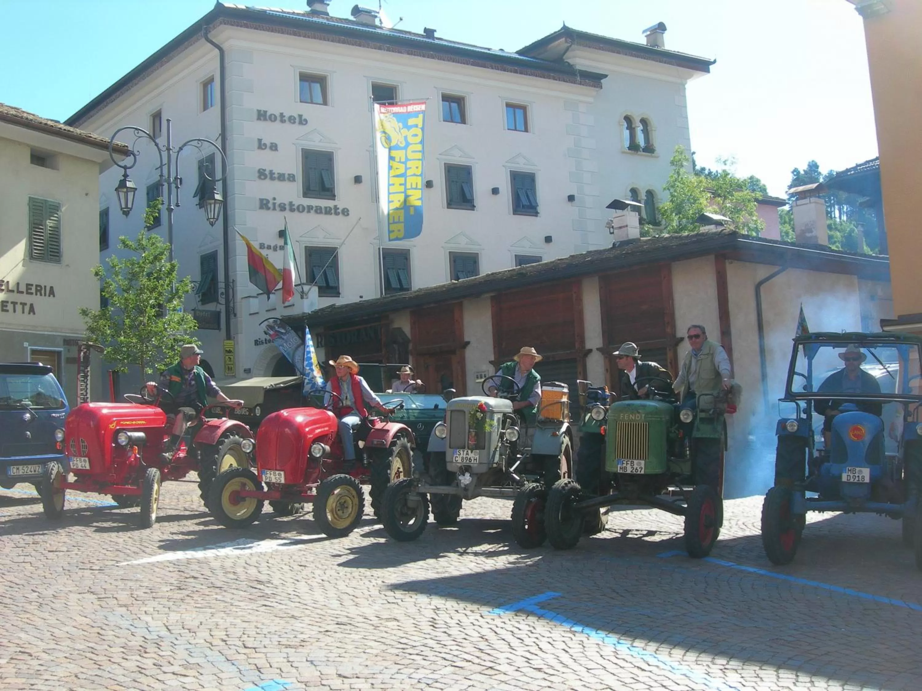 Facade/entrance in Historic Hotel Ristorante La Stua