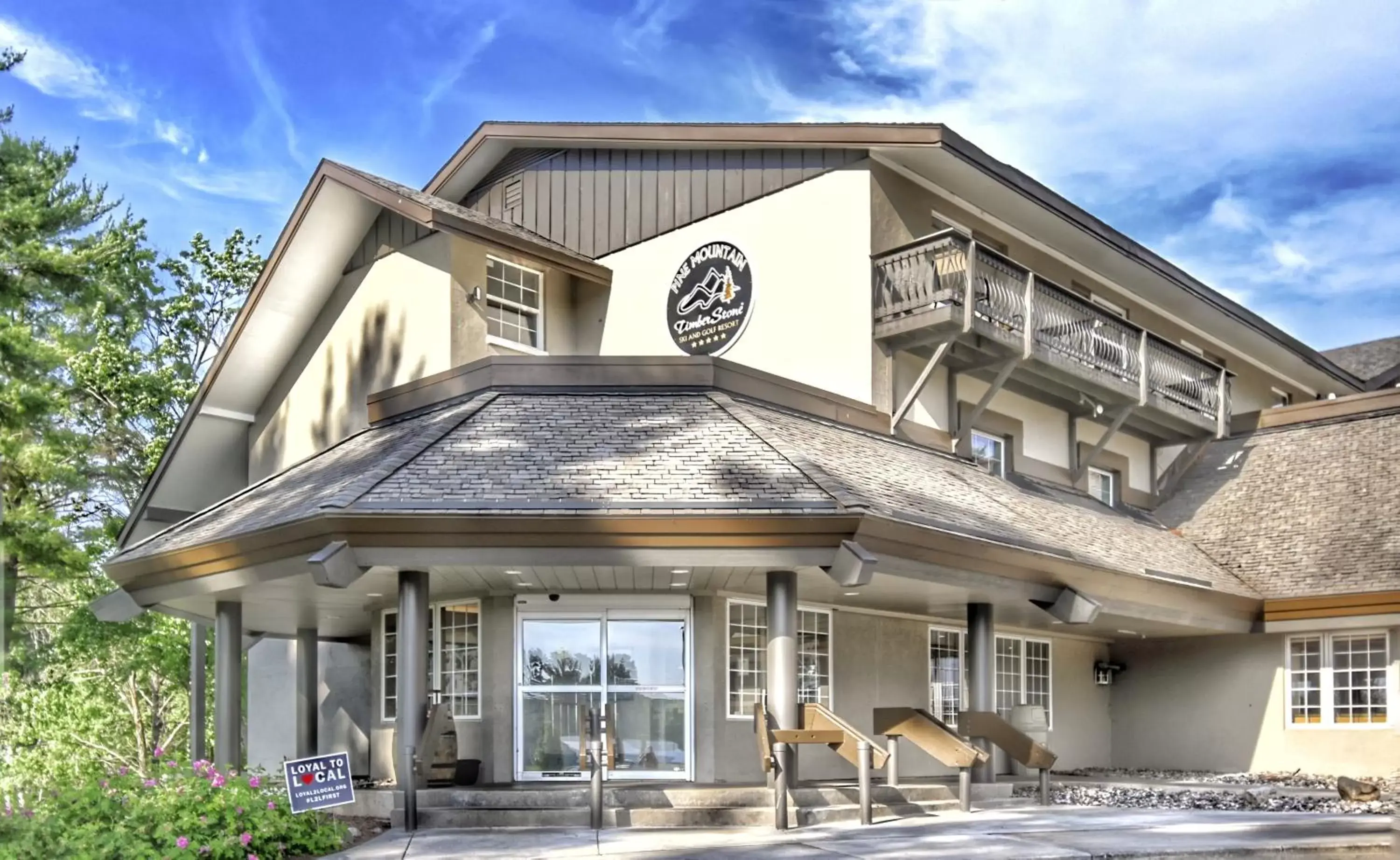 Property building in Pine Mountain Resort Property building in Pine Mountain Resort