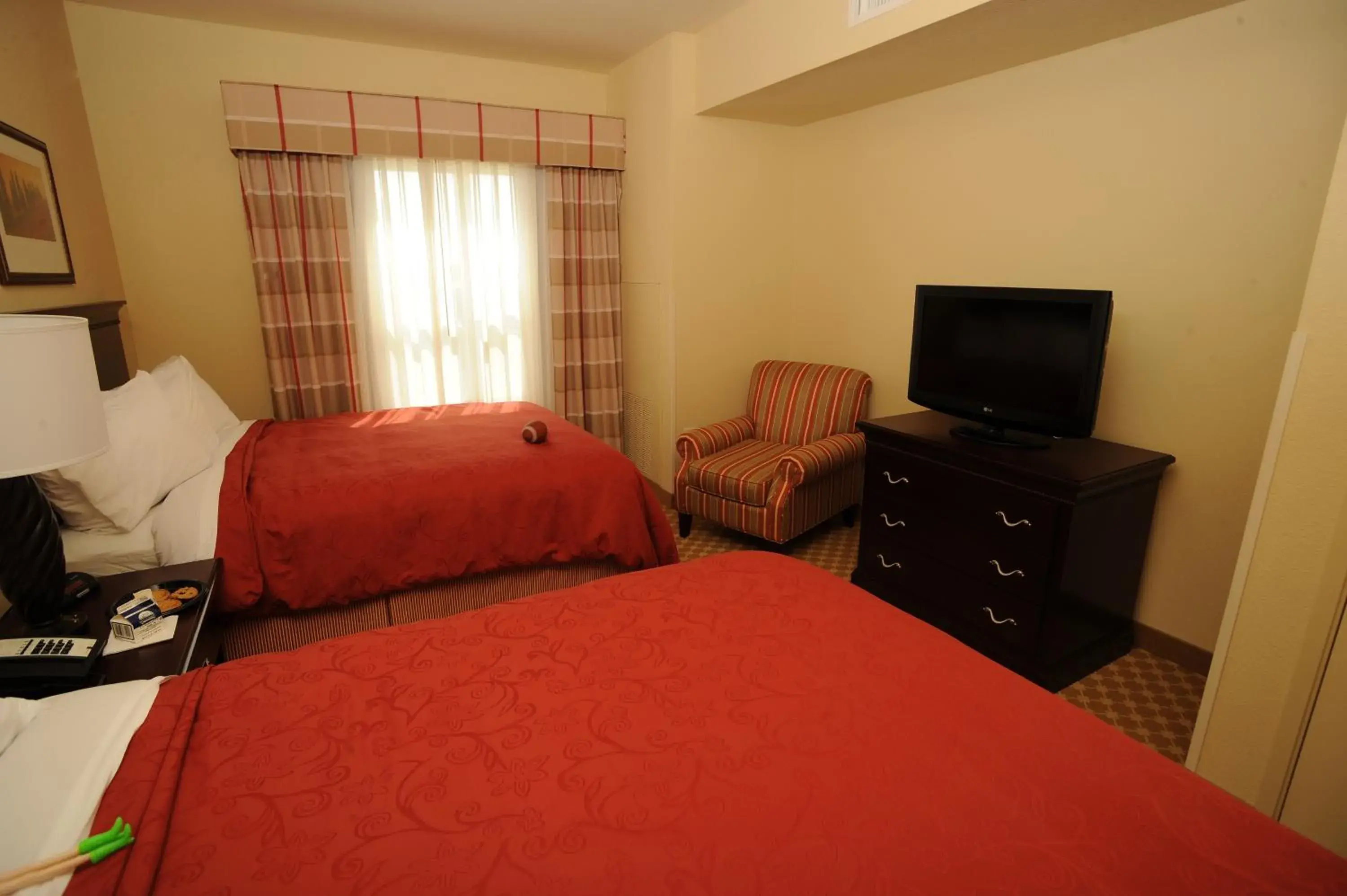 Bed in Country Inn & Suites by Radisson, Concord (Kannapolis), NC