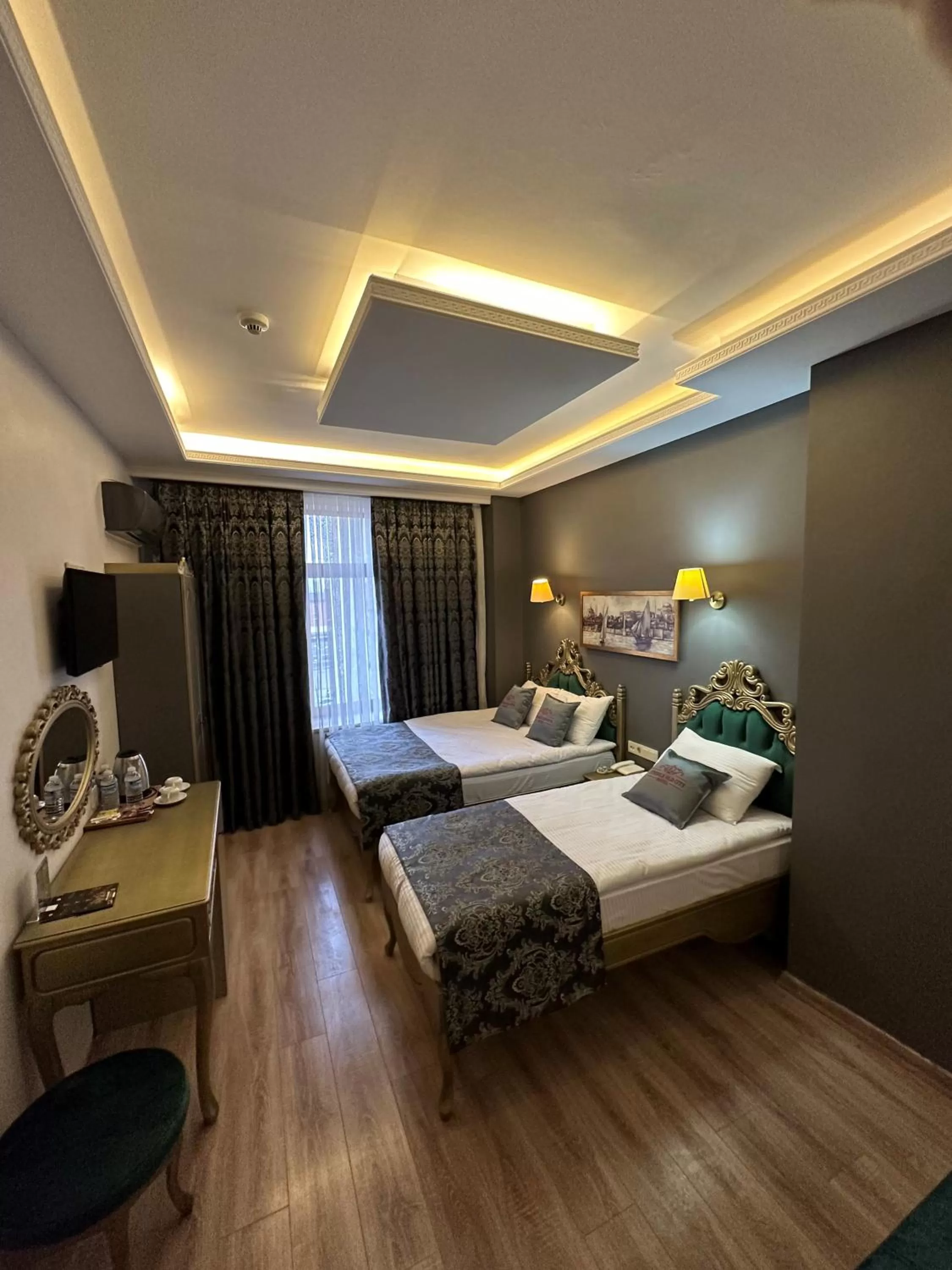 Luxury Triple Room in Ethnica Hotel Old City