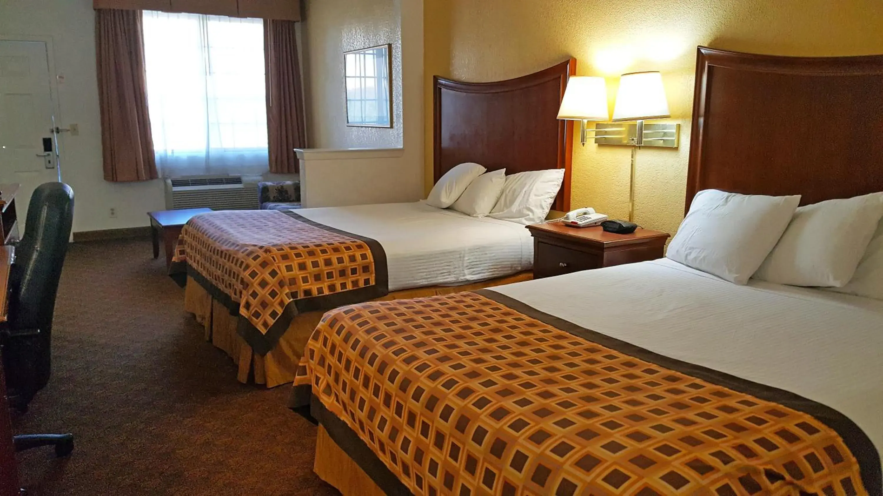 Bedroom, Bed in Americas Best Value Inn & Suites Fort Worth South
