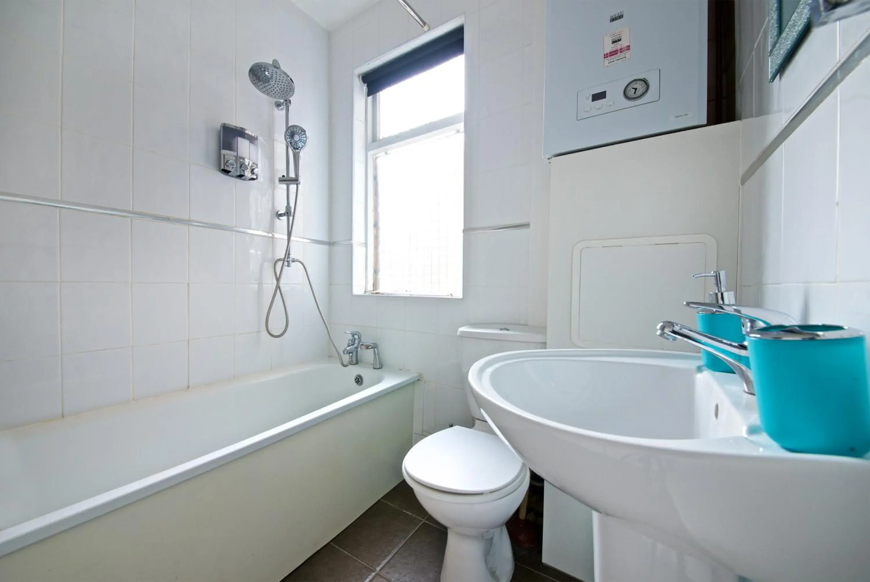 Shower, Bathroom in Liverpool City Stays - Lawrence Road BB1