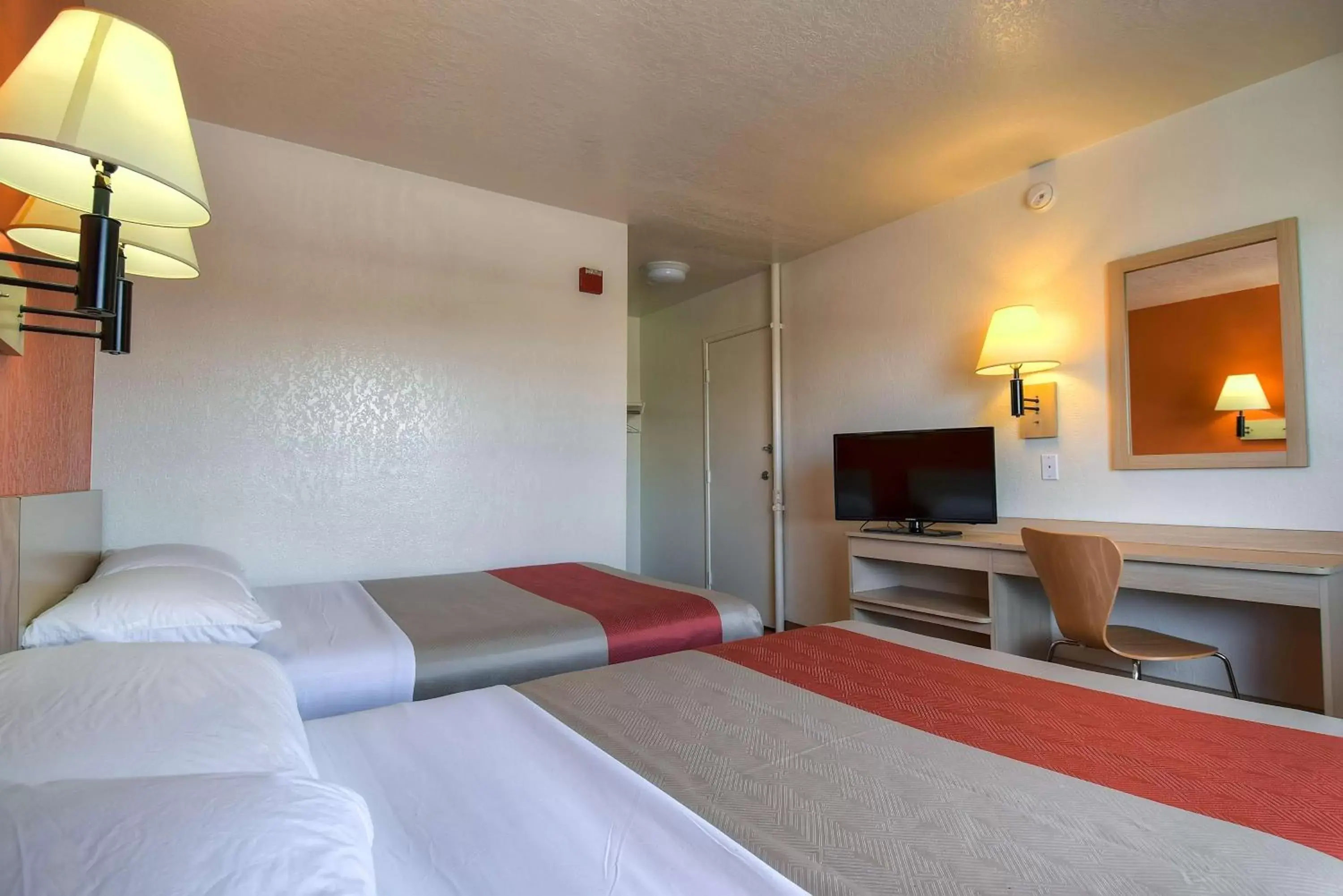 TV and multimedia, Room Photo in Motel 6-Stanton, CA
