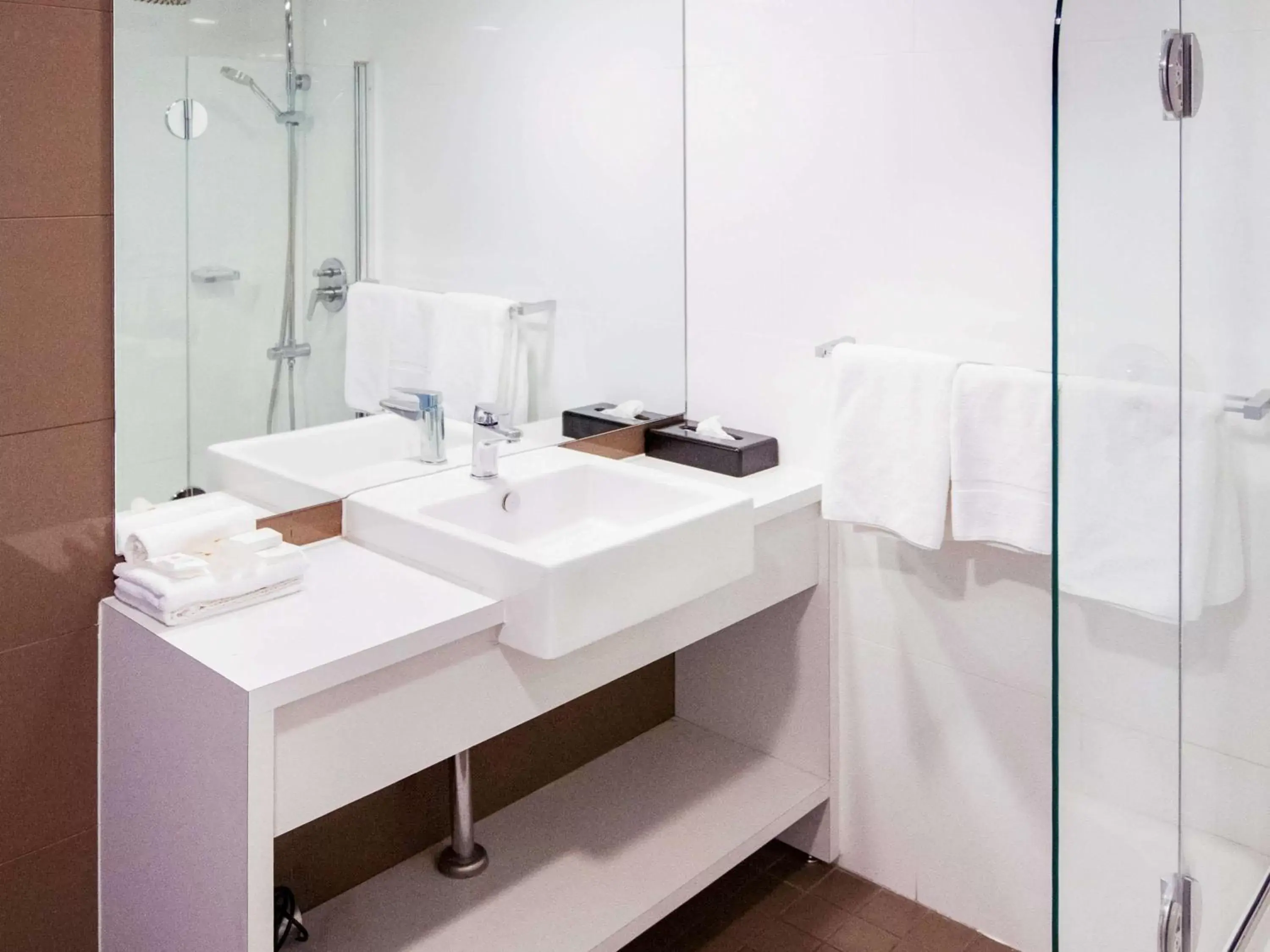 Photo of the whole room, Bathroom in ibis Styles Mt Isa Verona