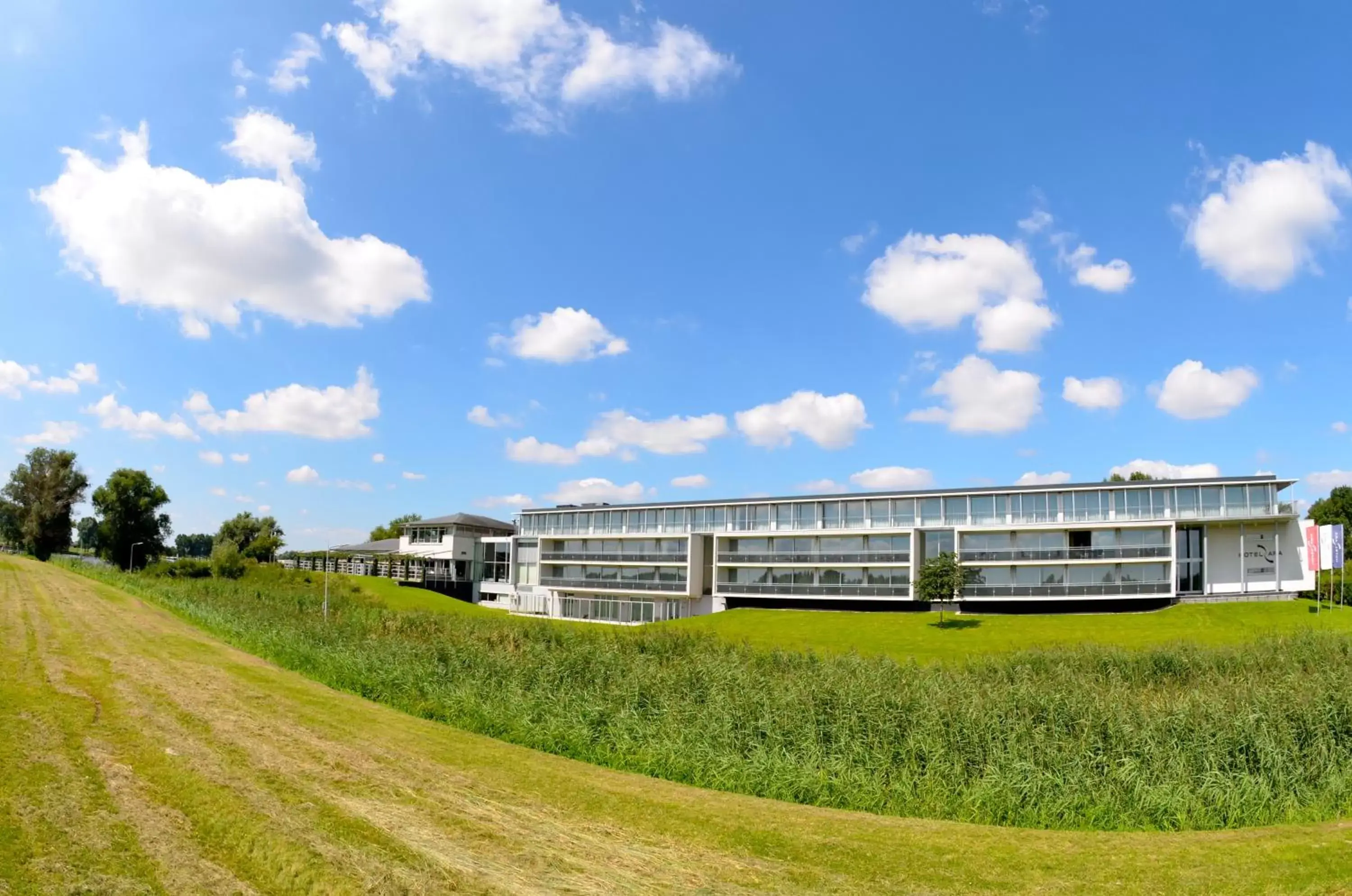 Facade/entrance, Property Building in Van der Valk Hotel ARA Zwijndrecht